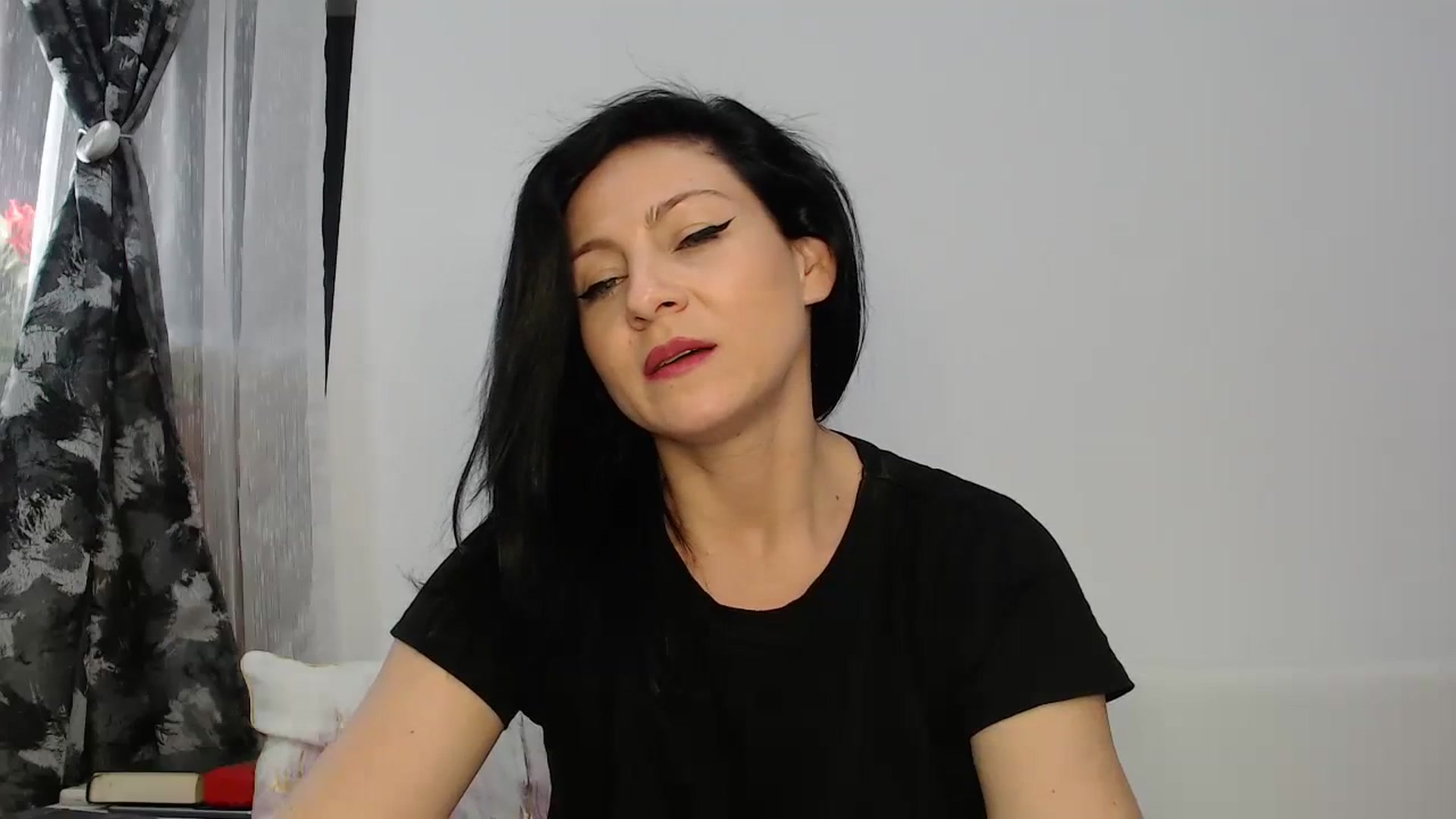 Gallery image thumbnail from AngelSmilea4U's myfreecams stream on, 04/11/2024, 23:26 image 10 of 20