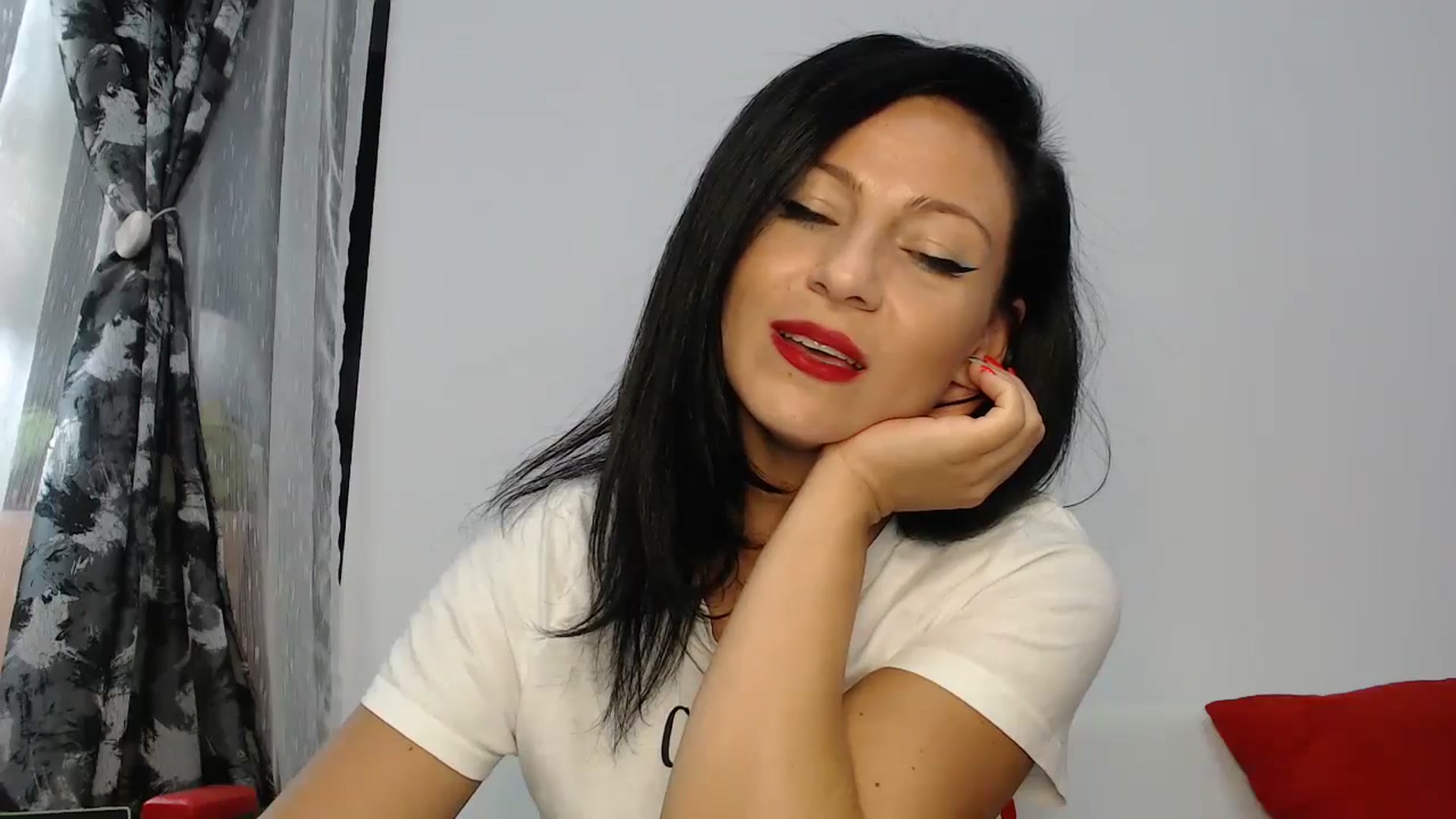 Gallery image thumbnail from AngelSmilea4U's myfreecams stream on, 08/25/2024, 24:00 image 4 of 20