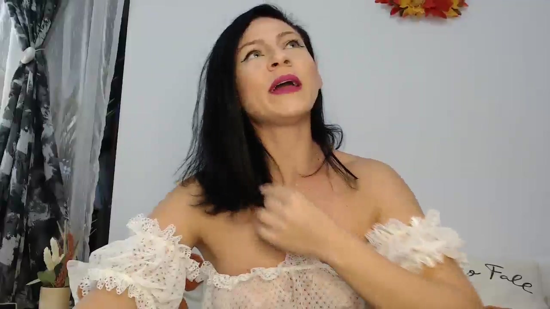 Gallery image thumbnail from AngelSmilea4U's myfreecams stream on, 10/05/2024, 21:32 image 3 of 20