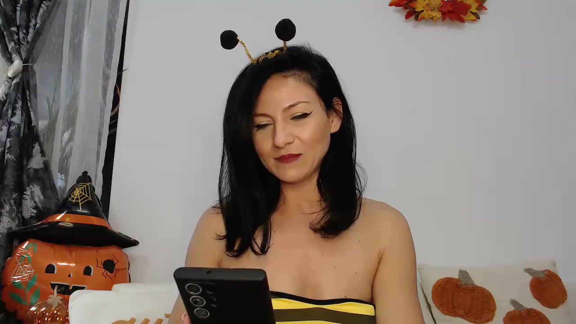Gallery image thumbnail from AngelSmilea4U's myfreecams stream on, 10/31/2024, 23:15 image 9 of 20