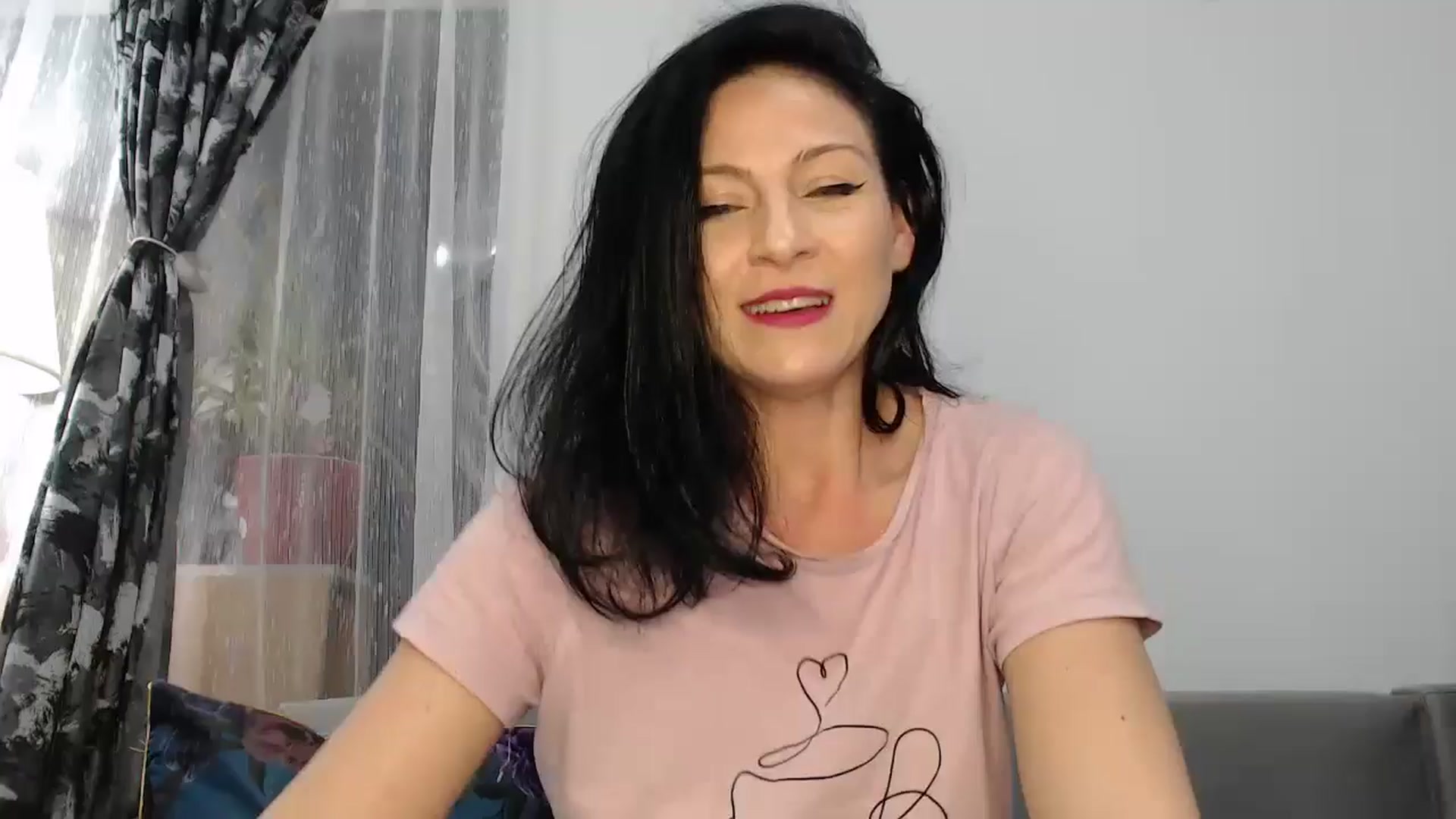 Gallery image thumbnail from AngelSmilea4U's myfreecams stream on, 01/05/2025, 24:07 image 2 of 20