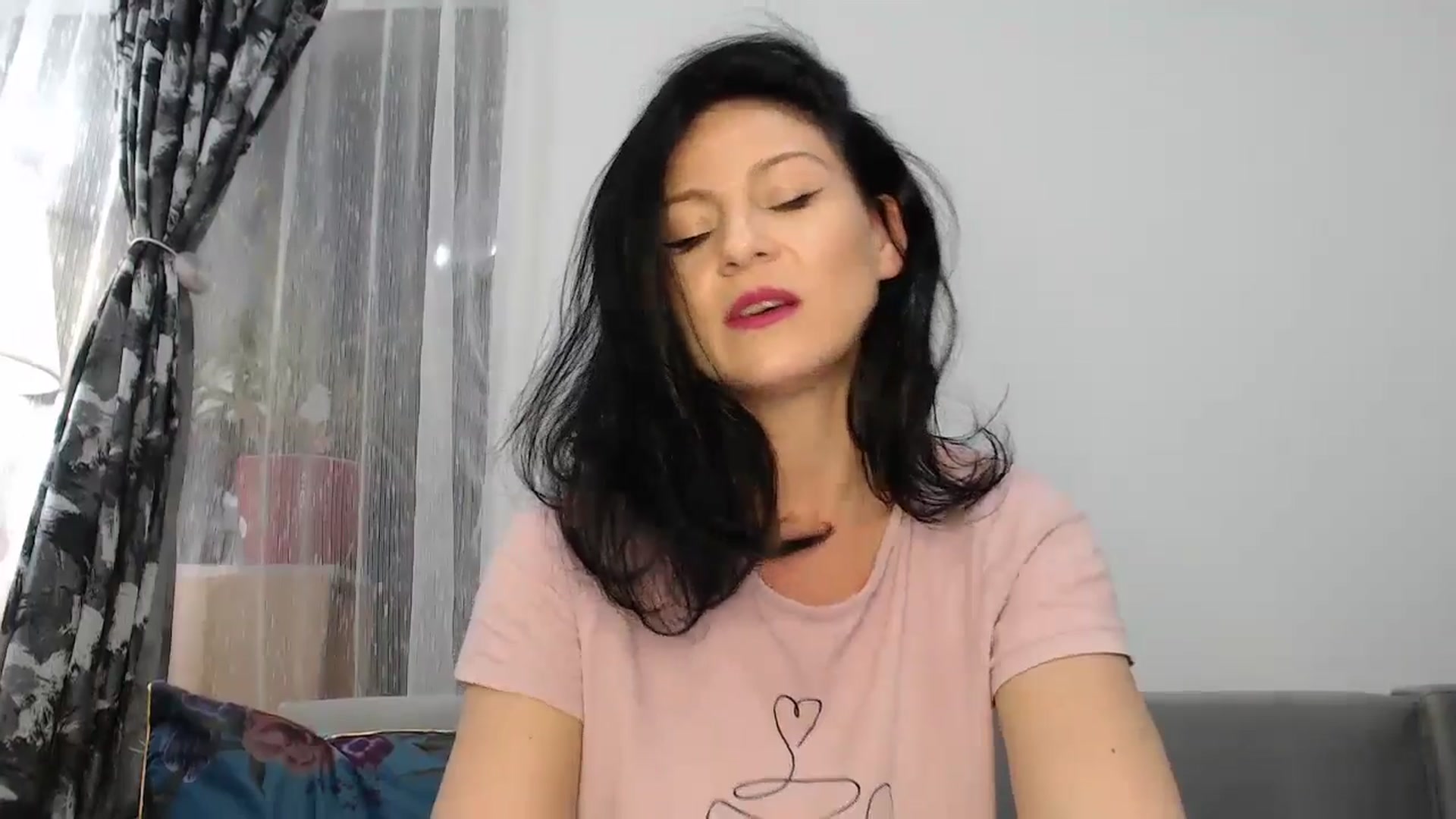 Gallery image thumbnail from AngelSmilea4U's myfreecams stream on, 01/05/2025, 24:07 image 7 of 20
