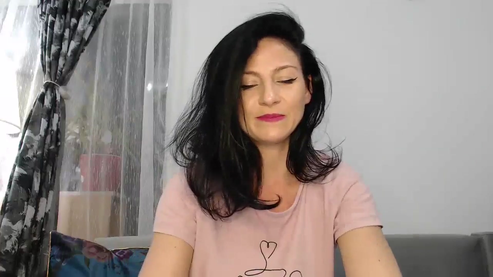 Gallery image thumbnail from AngelSmilea4U's myfreecams stream on, 01/05/2025, 24:07 image 6 of 20