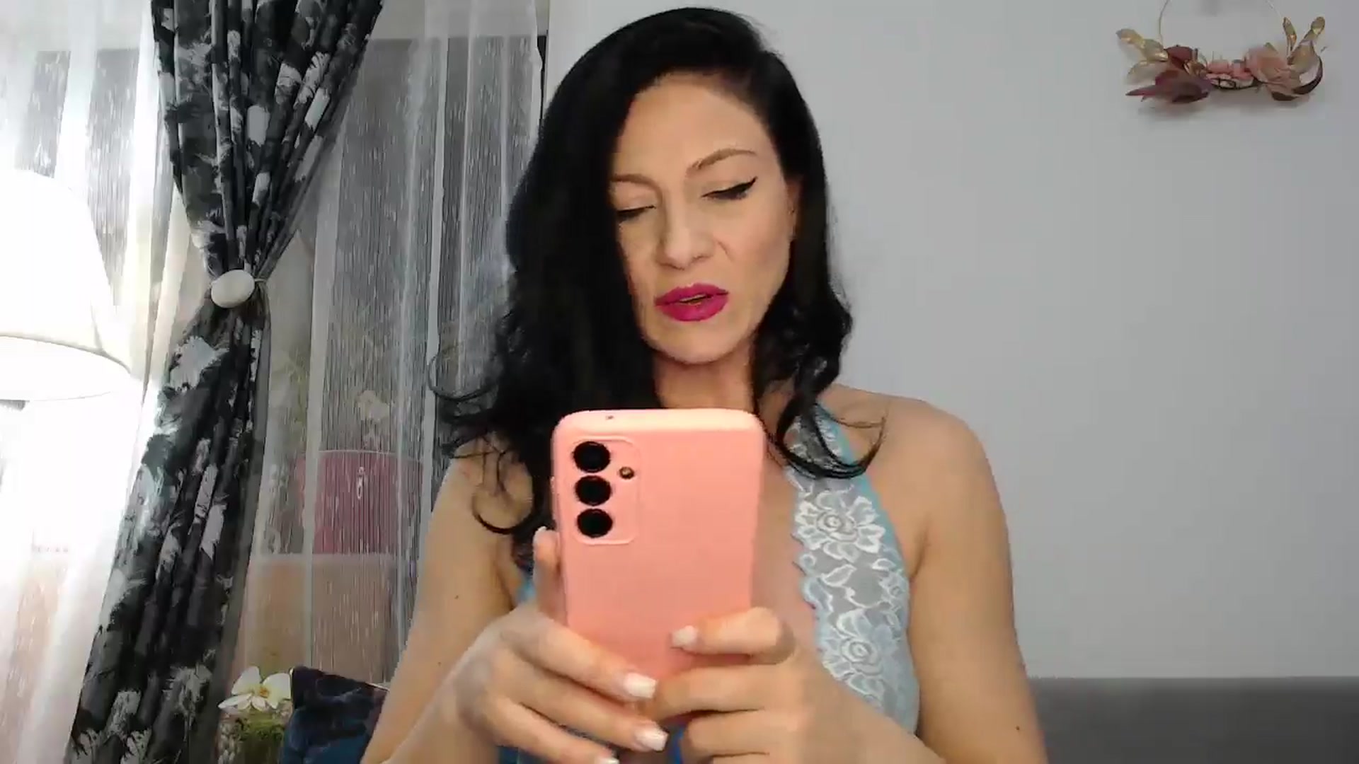 Gallery image thumbnail from AngelSmilea4U's myfreecams stream on, 03/27/2025, 21:52 image 2 of 20