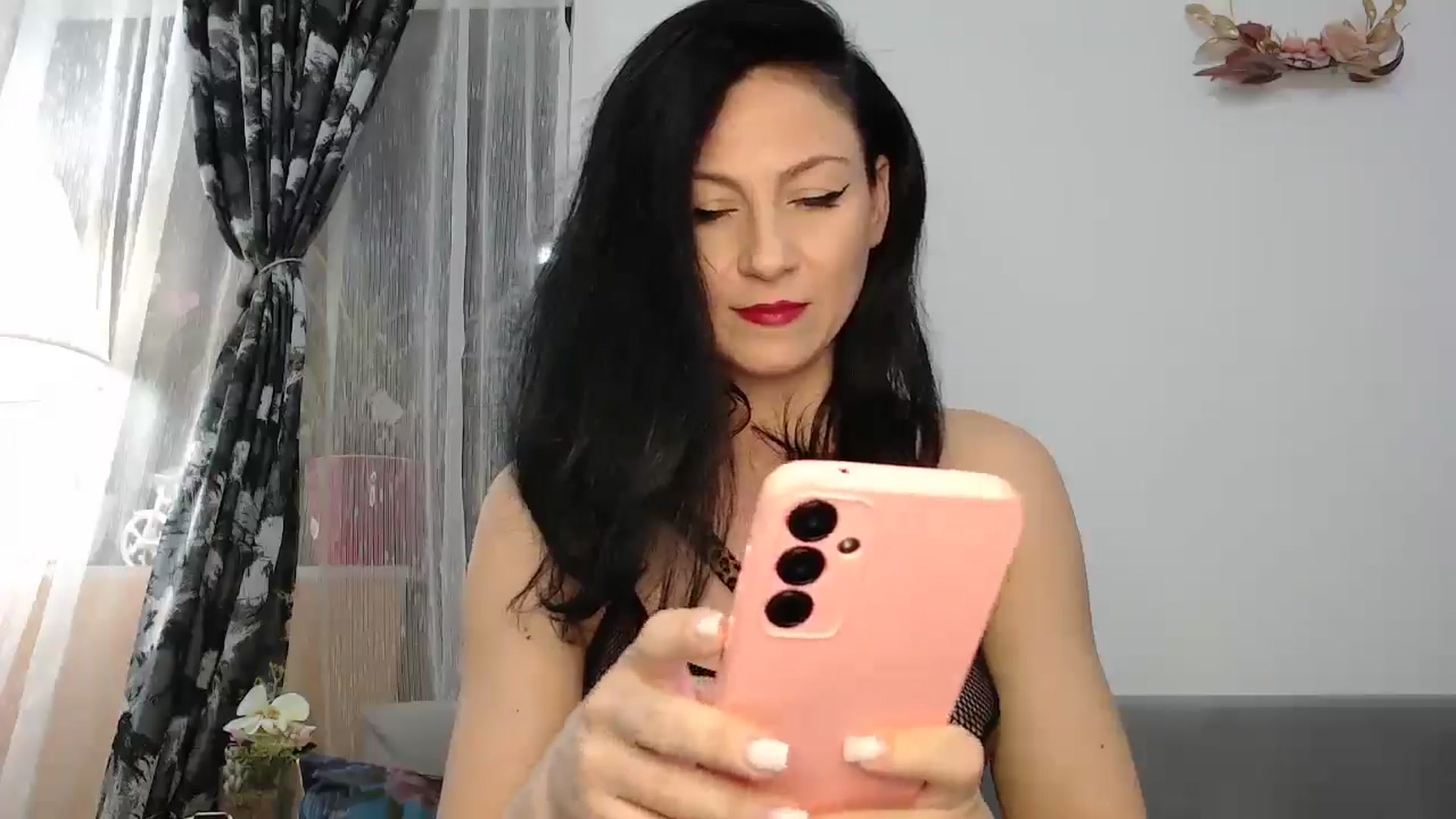 Gallery image thumbnail from AngelSmilea4U's myfreecams stream on, 03/28/2025, 20:38 image 2 of 20