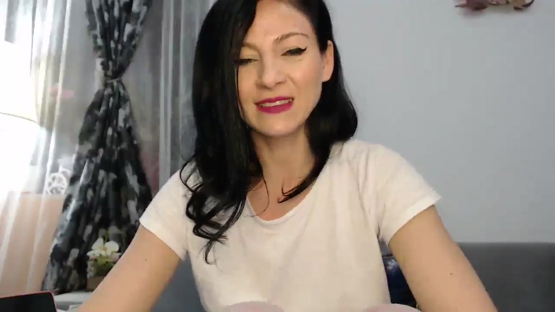 Gallery image thumbnail from AngelSmilea4U's myfreecams stream on, 03/30/2025, 24:10 image 4 of 20