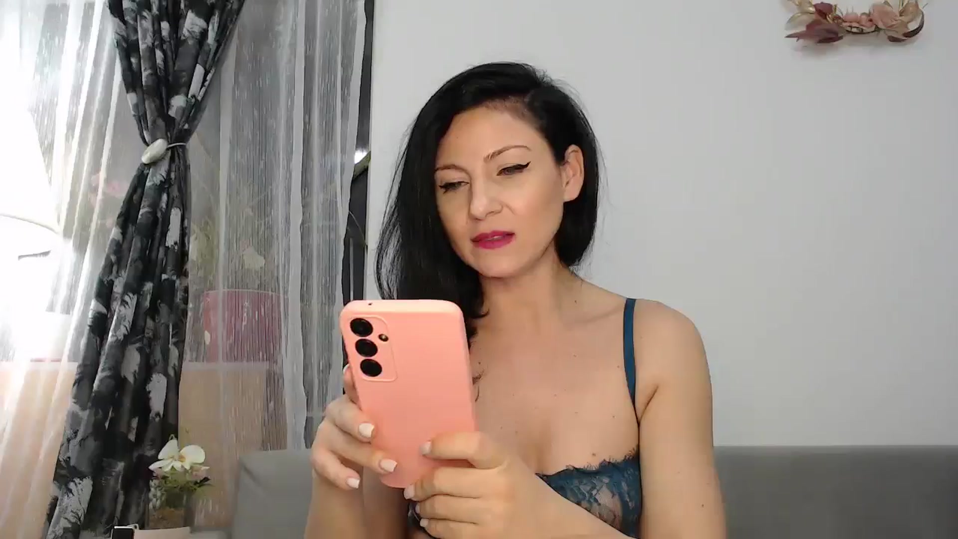 Gallery image thumbnail from AngelSmilea4U's myfreecams stream on, 03/30/2025, 20:21 image 14 of 20