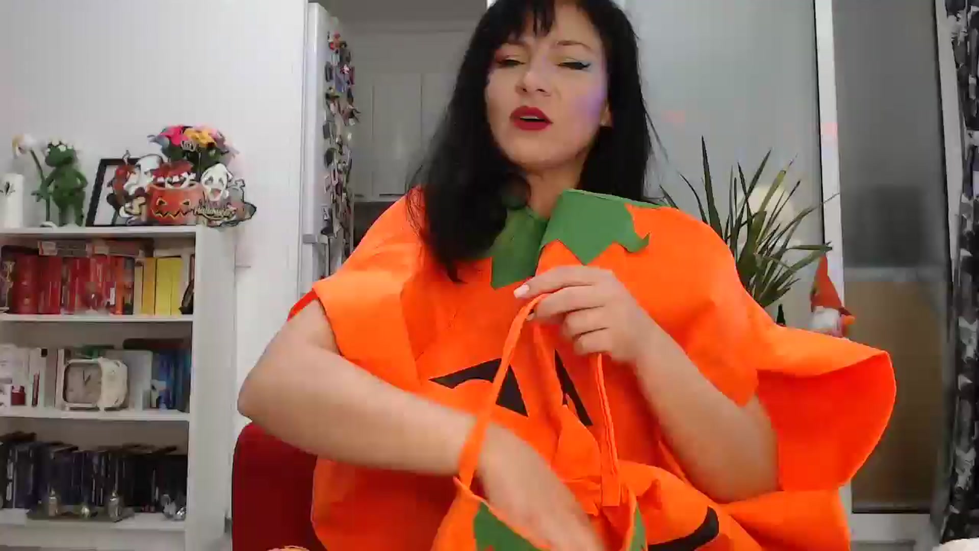 Gallery image thumbnail from AngelSmilea4U's myfreecams stream on, 11/02/2025, 24:00 image 1 of 20