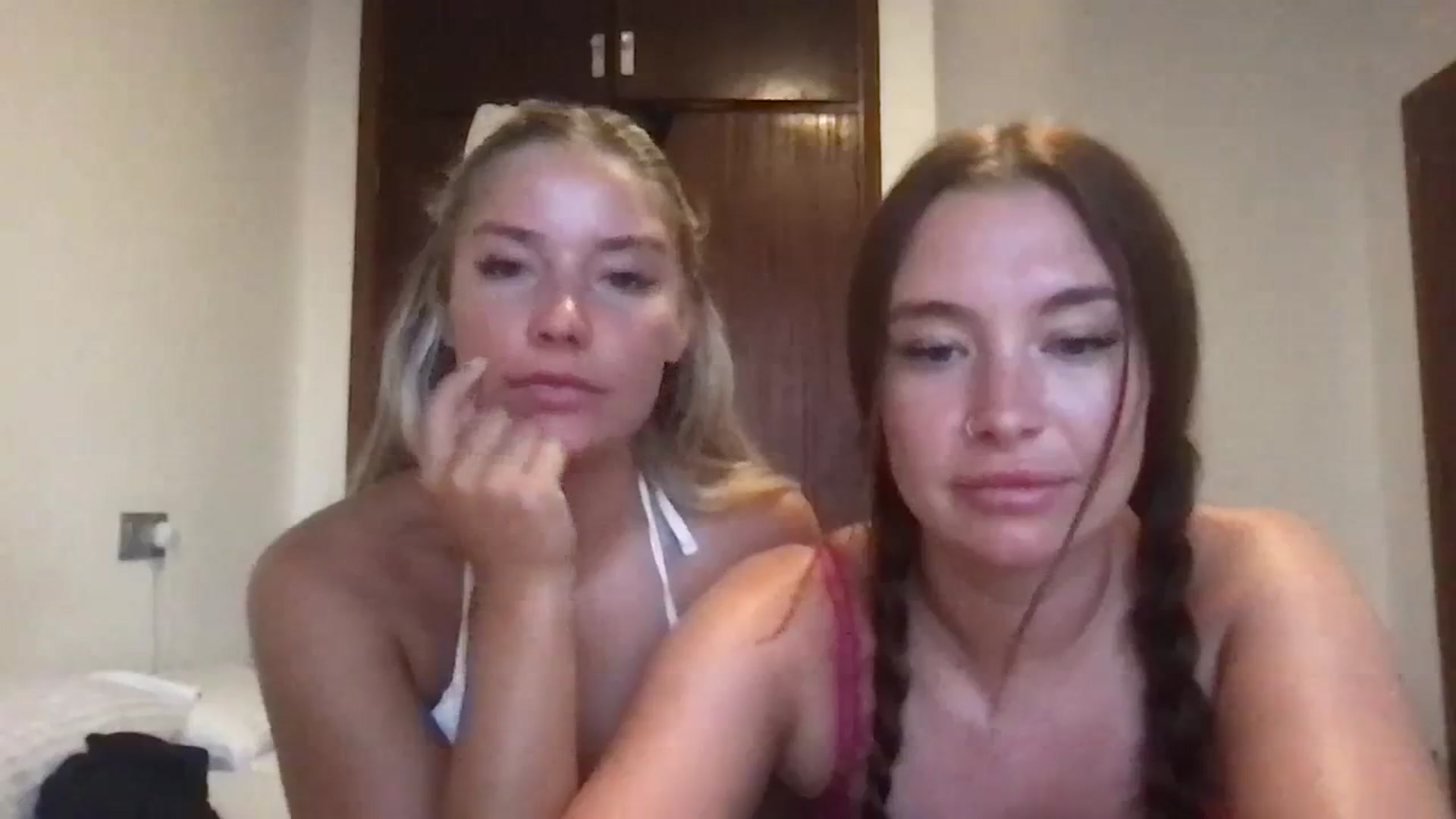 Gallery image thumbnail from Angel_555's myfreecams stream on, 08/23/2023, 18:49 image 16 of 20