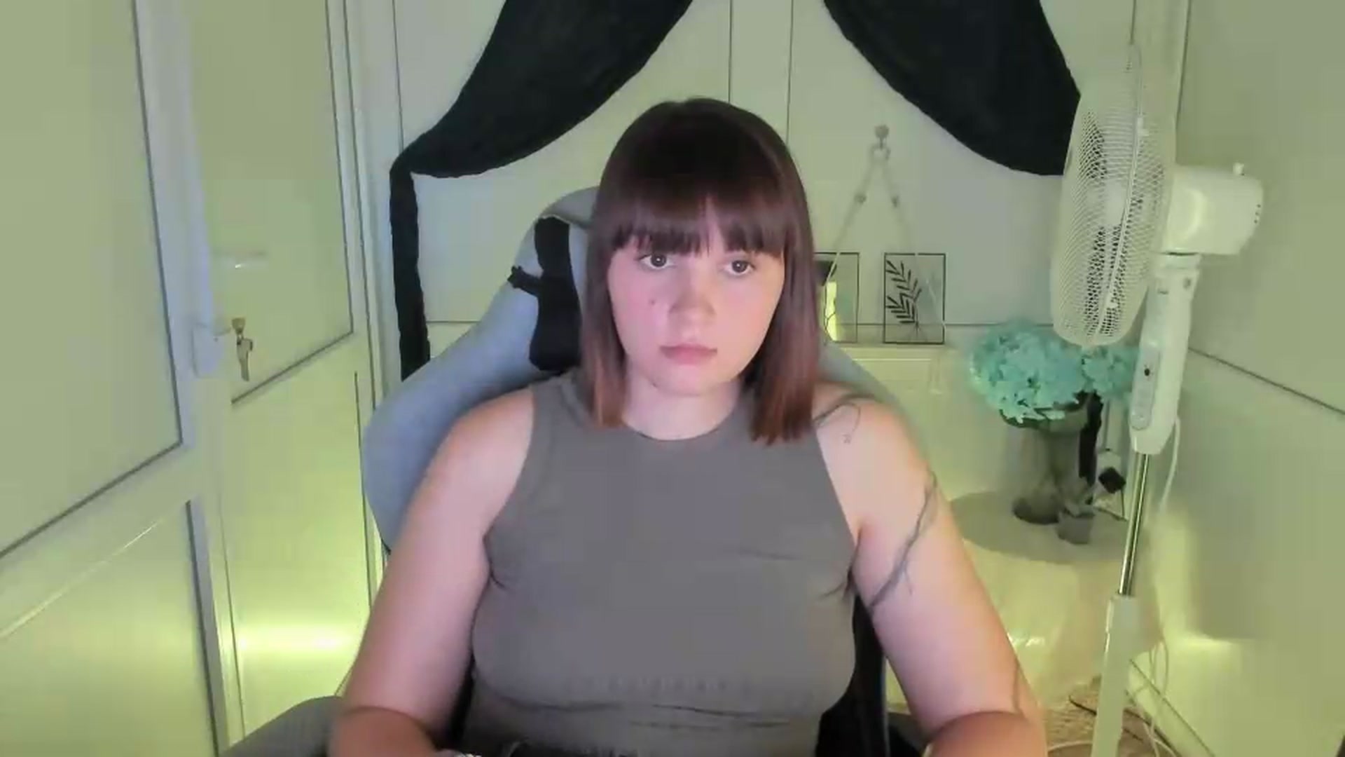 Gallery image thumbnail from Angel_Aura_'s myfreecams stream on, 09/09/2026, 10:44 image 15 of 20