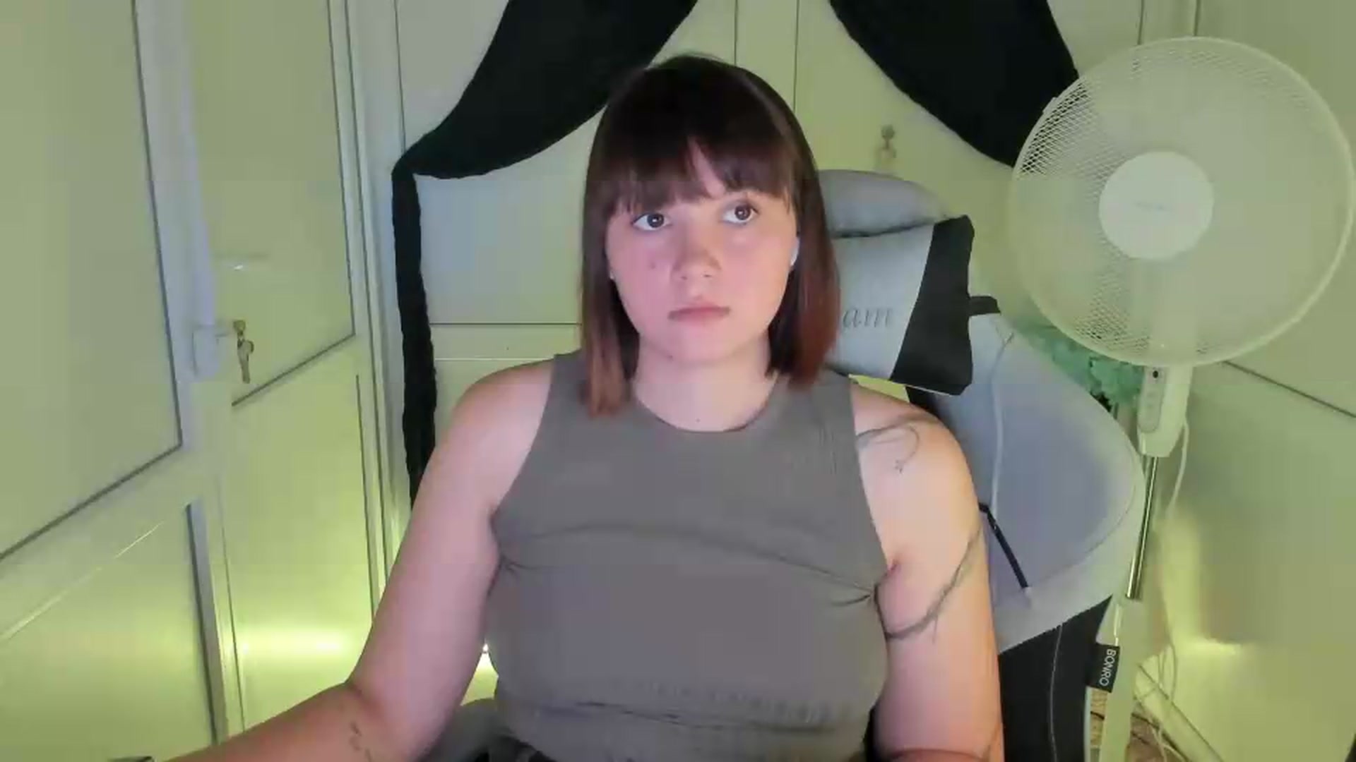 Gallery image thumbnail from Angel_Aura_'s myfreecams stream on, 09/09/2026, 10:44 image 18 of 20