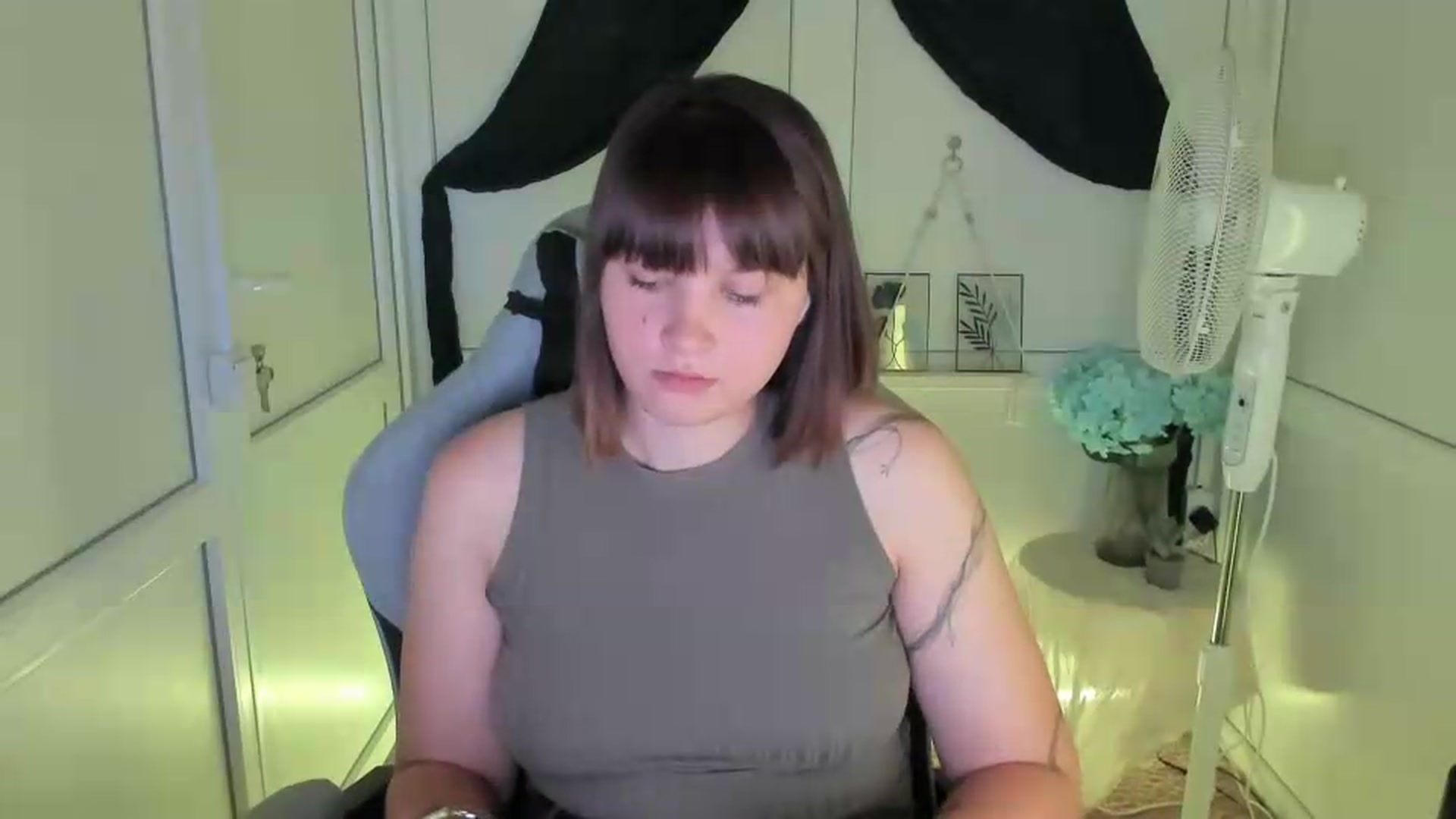 Gallery image thumbnail from Angel_Aura_'s myfreecams stream on, 09/09/2026, 10:44 image 10 of 20