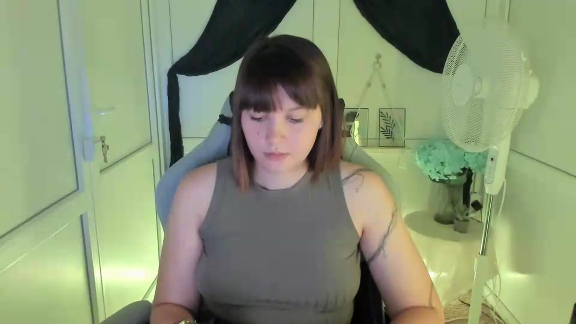 Gallery image thumbnail from Angel_Aura_'s myfreecams stream on, 09/09/2026, 10:44 image 8 of 20