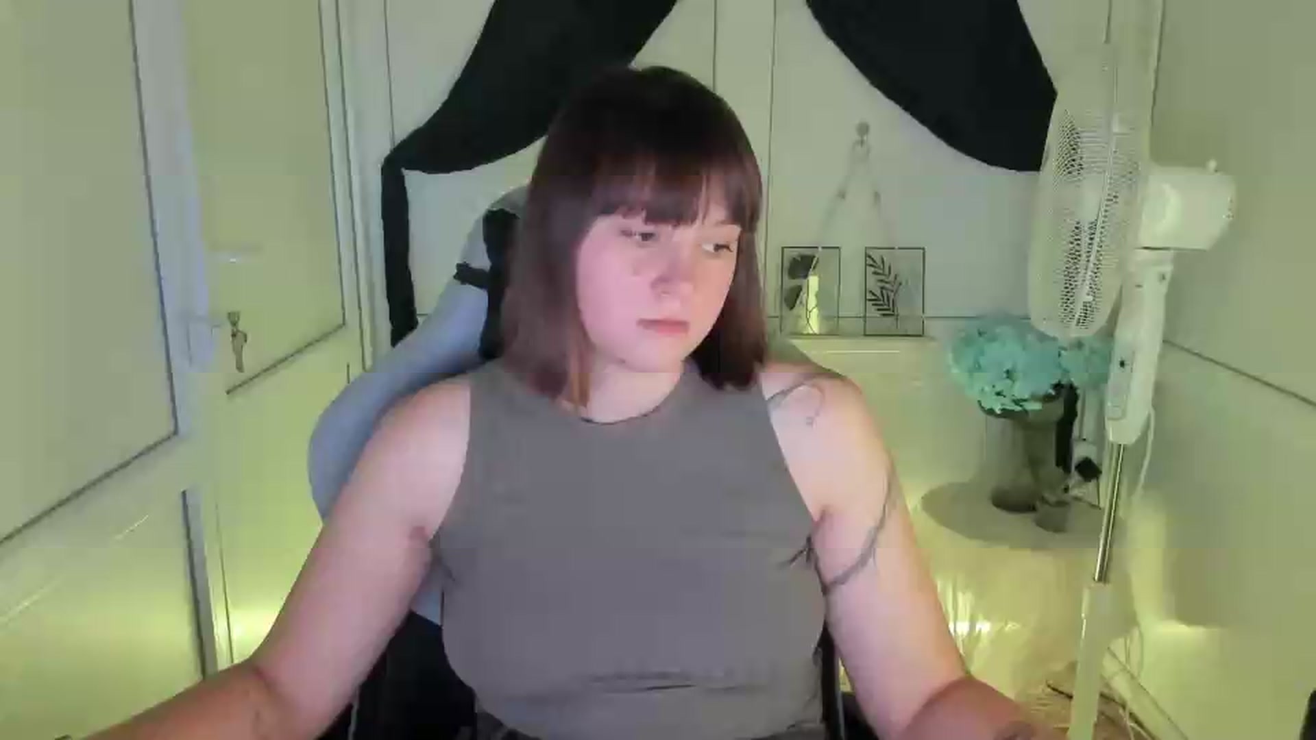 Gallery image thumbnail from Angel_Aura_'s myfreecams stream on, 09/09/2026, 10:44 image 9 of 20