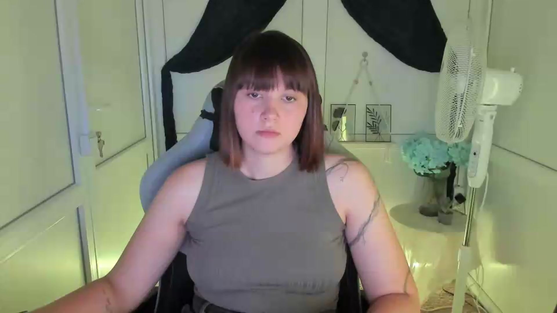 Gallery image thumbnail from Angel_Aura_'s myfreecams stream on, 09/09/2026, 10:44 image 12 of 20