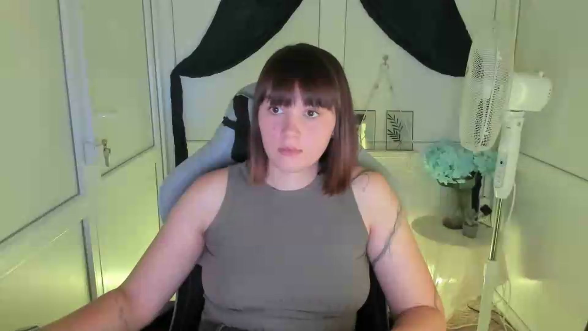 Gallery image thumbnail from Angel_Aura_'s myfreecams stream on, 09/09/2026, 10:44 image 16 of 20