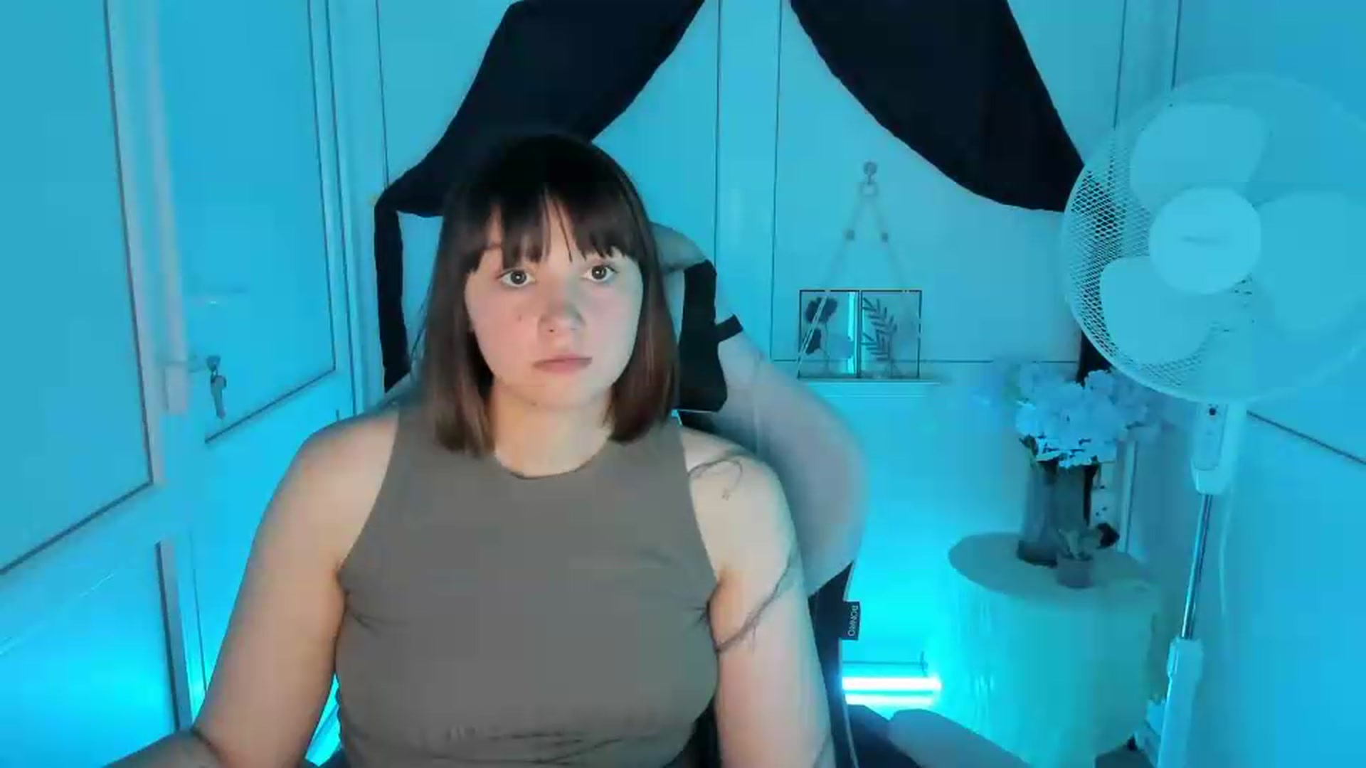 Gallery image thumbnail from Angel_Aura_'s myfreecams stream on, 09/10/2026, 11:32 image 9 of 20