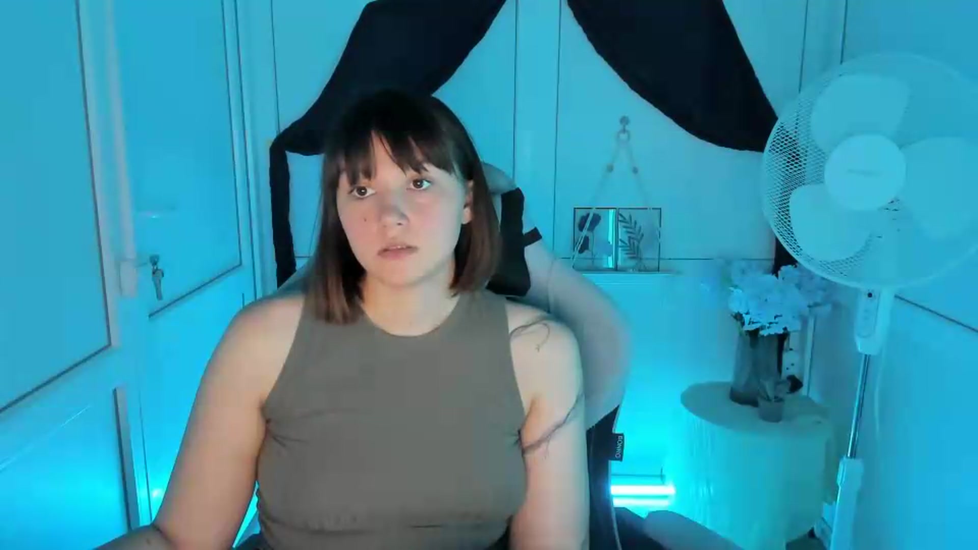 Gallery image thumbnail from Angel_Aura_'s myfreecams stream on, 09/10/2026, 11:32 image 2 of 20