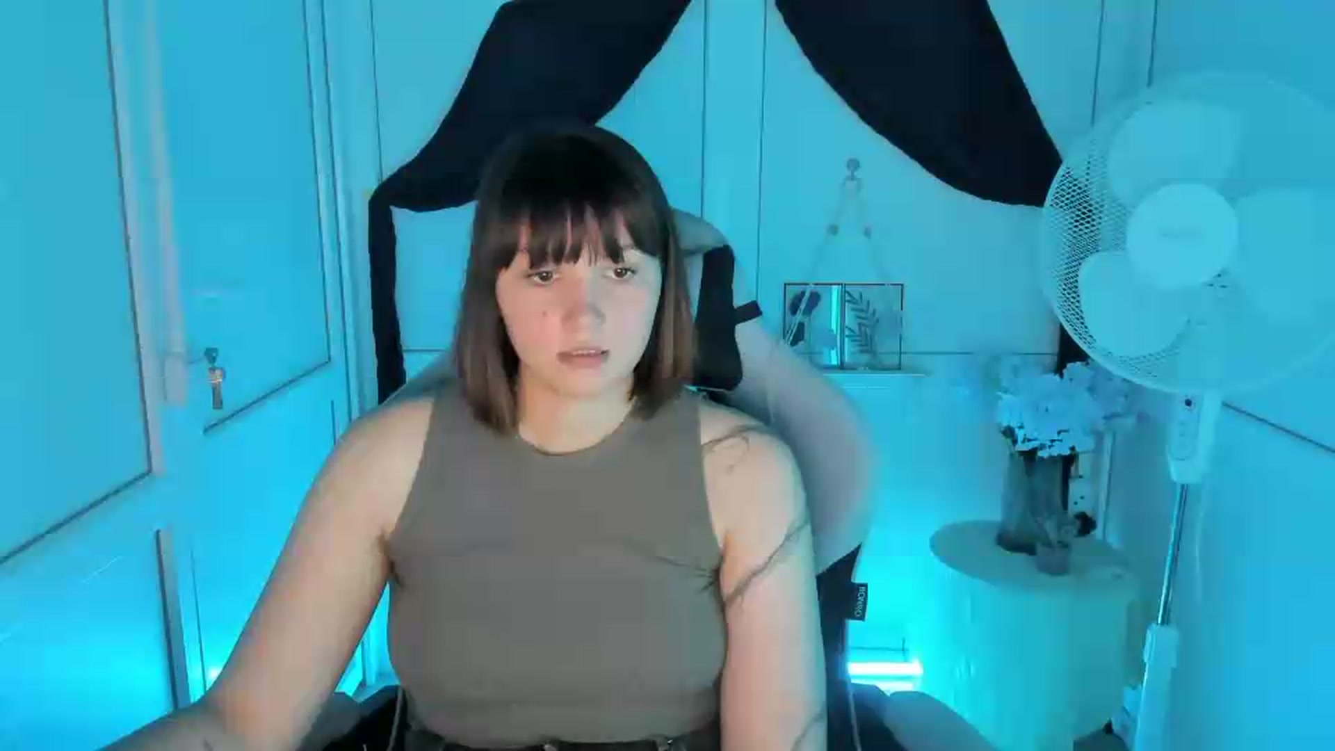 Gallery image thumbnail from Angel_Aura_'s myfreecams stream on, 09/10/2026, 11:32 image 17 of 20