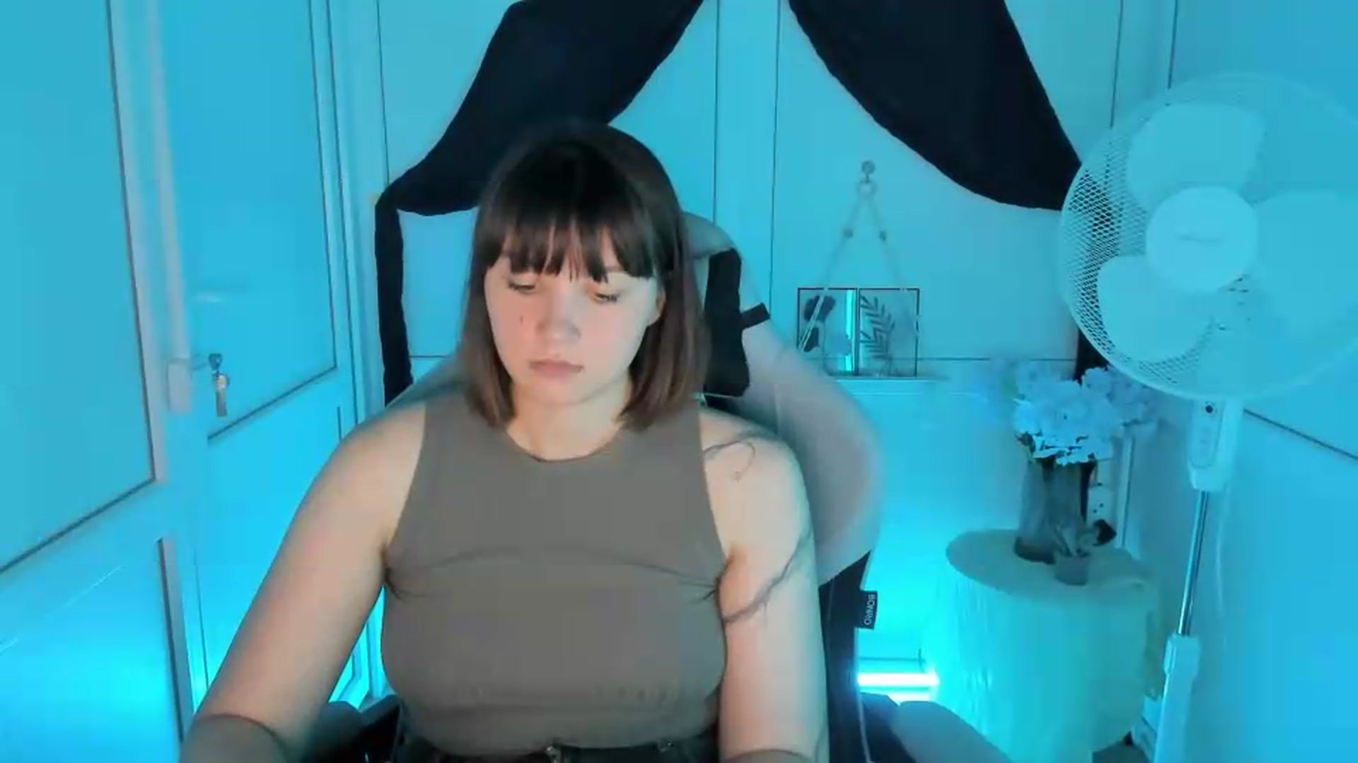 Gallery image thumbnail from Angel_Aura_'s myfreecams stream on, 09/10/2026, 11:32 image 16 of 20