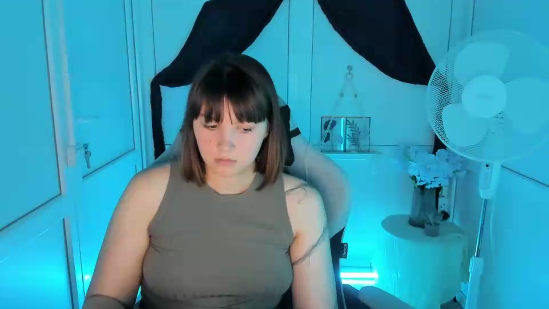 Gallery image thumbnail from Angel_Aura_'s myfreecams stream on, 09/10/2026, 11:32 image 8 of 20