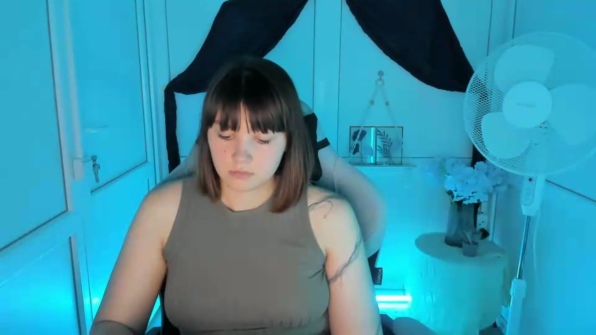 Gallery image thumbnail from Angel_Aura_'s myfreecams stream on, 09/10/2026, 11:32 image 11 of 20