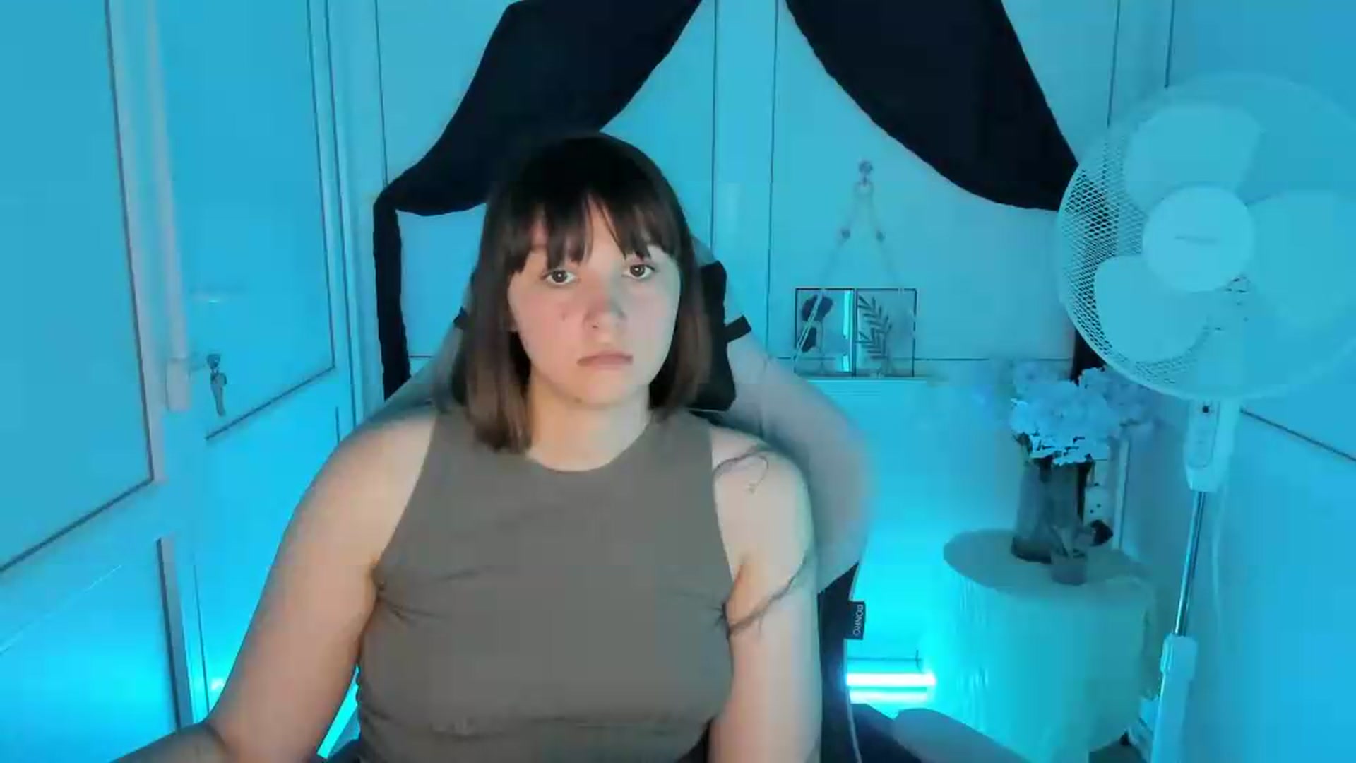Gallery image thumbnail from Angel_Aura_'s myfreecams stream on, 09/10/2026, 11:32 image 4 of 20