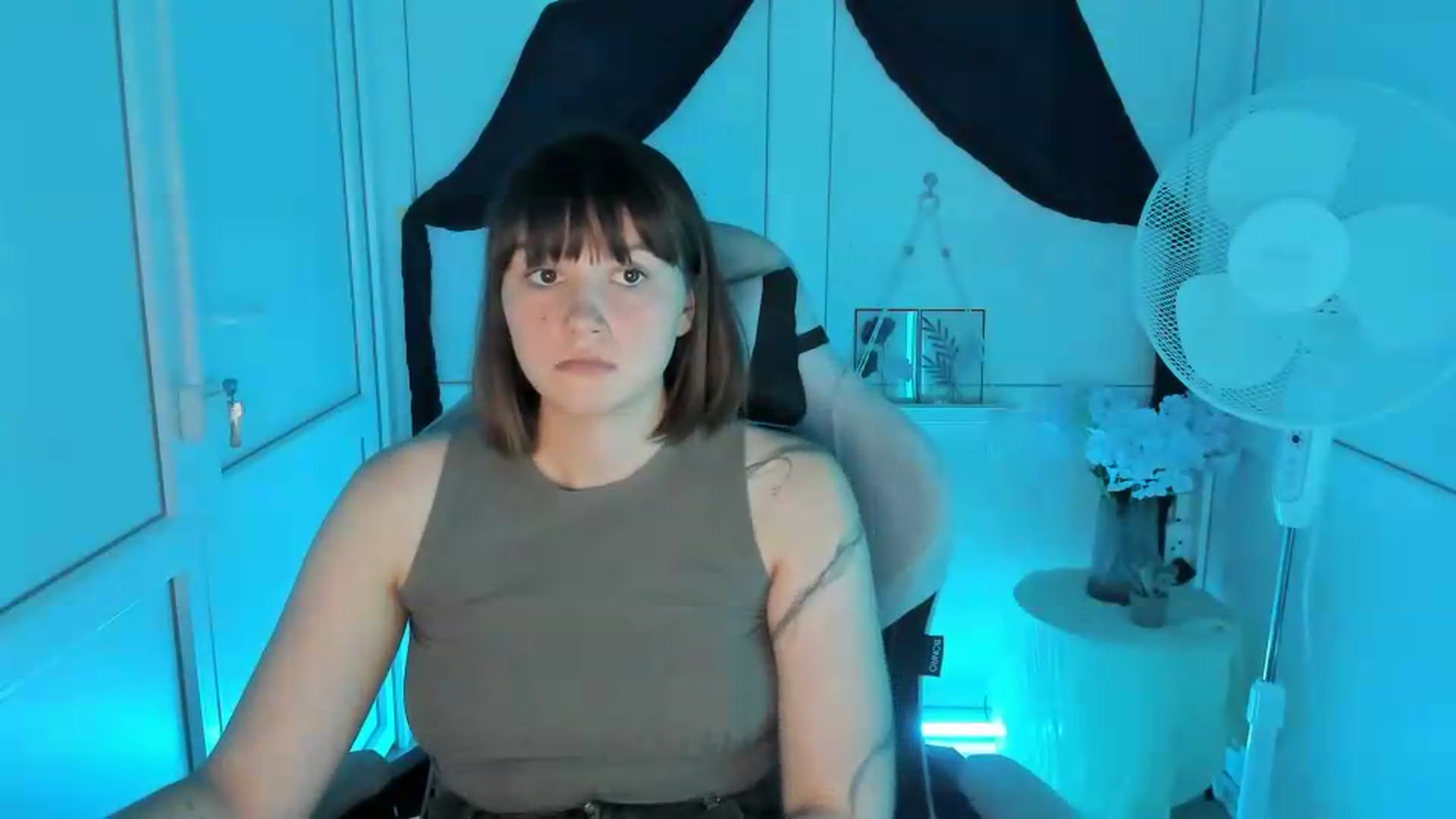 Gallery image thumbnail from Angel_Aura_'s myfreecams stream on, 09/10/2026, 11:32 image 15 of 20