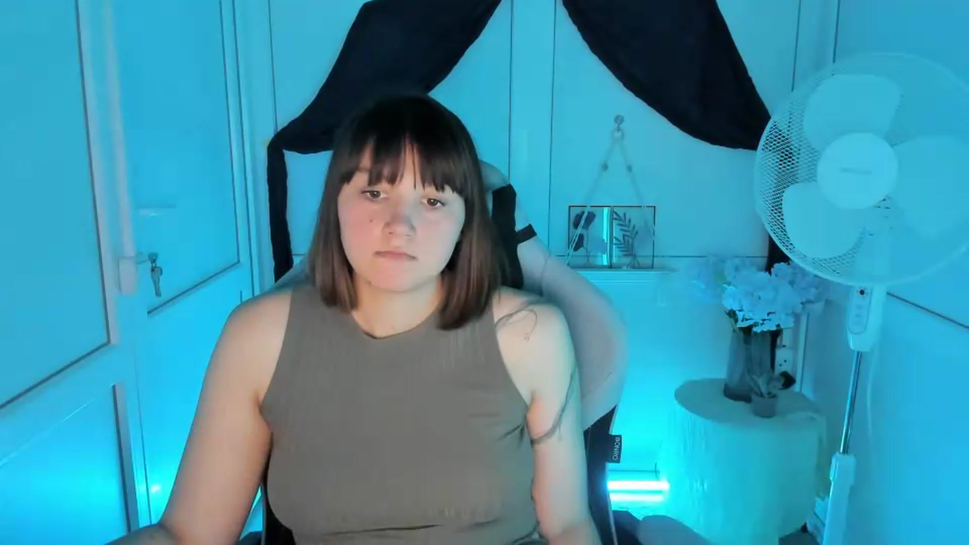Gallery image thumbnail from Angel_Aura_'s myfreecams stream on, 09/10/2026, 11:32 image 10 of 20