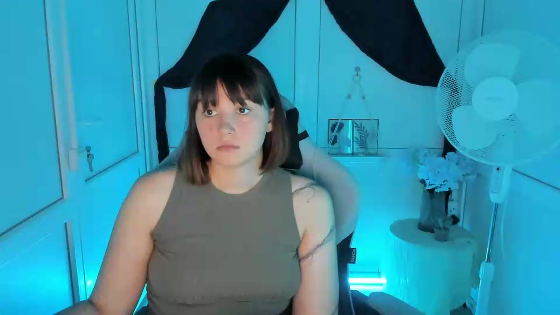 Gallery image thumbnail from Angel_Aura_'s myfreecams stream on, 09/10/2026, 11:32 image 3 of 20