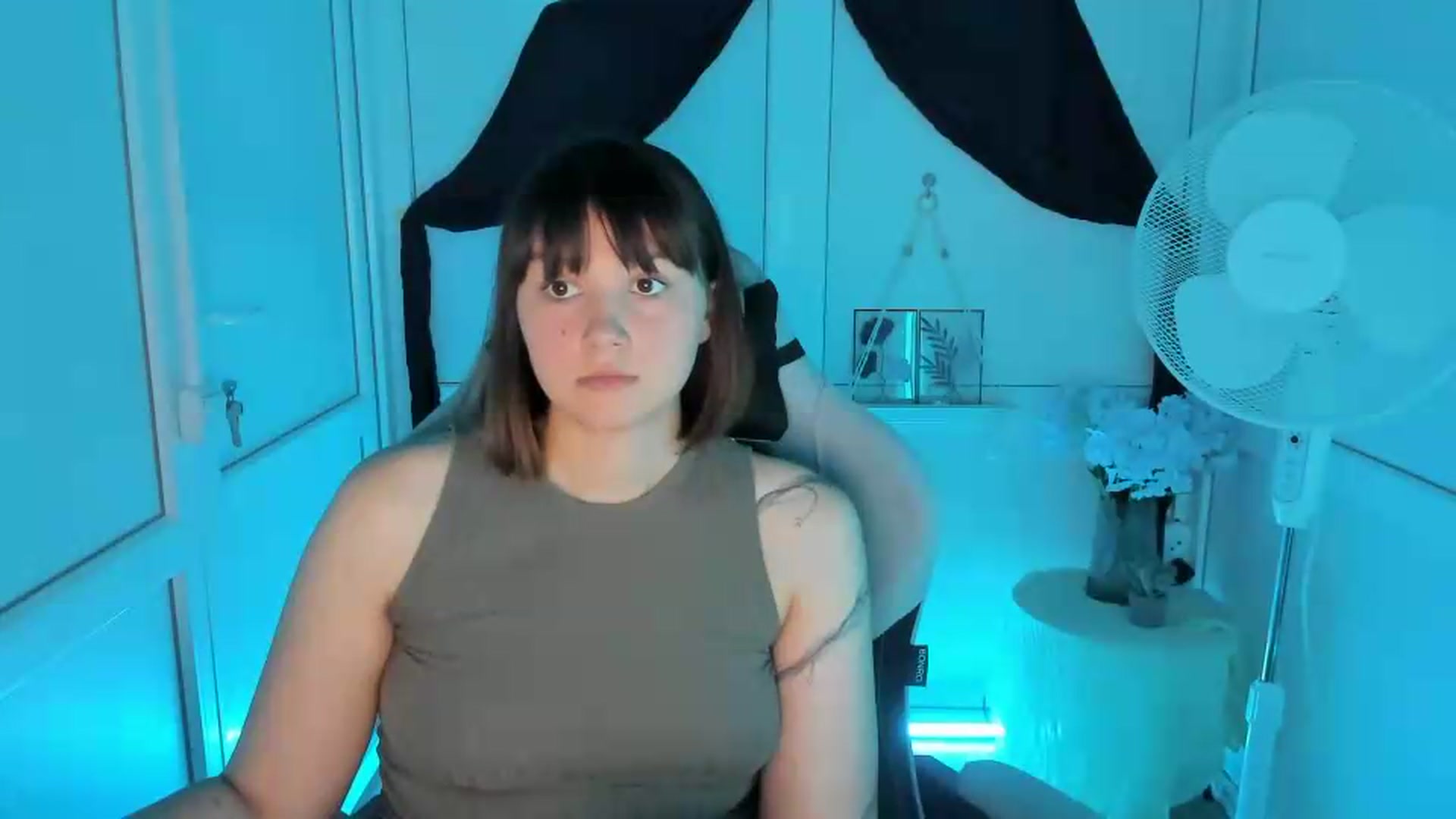 Gallery image thumbnail from Angel_Aura_'s myfreecams stream on, 09/10/2026, 11:32 image 5 of 20