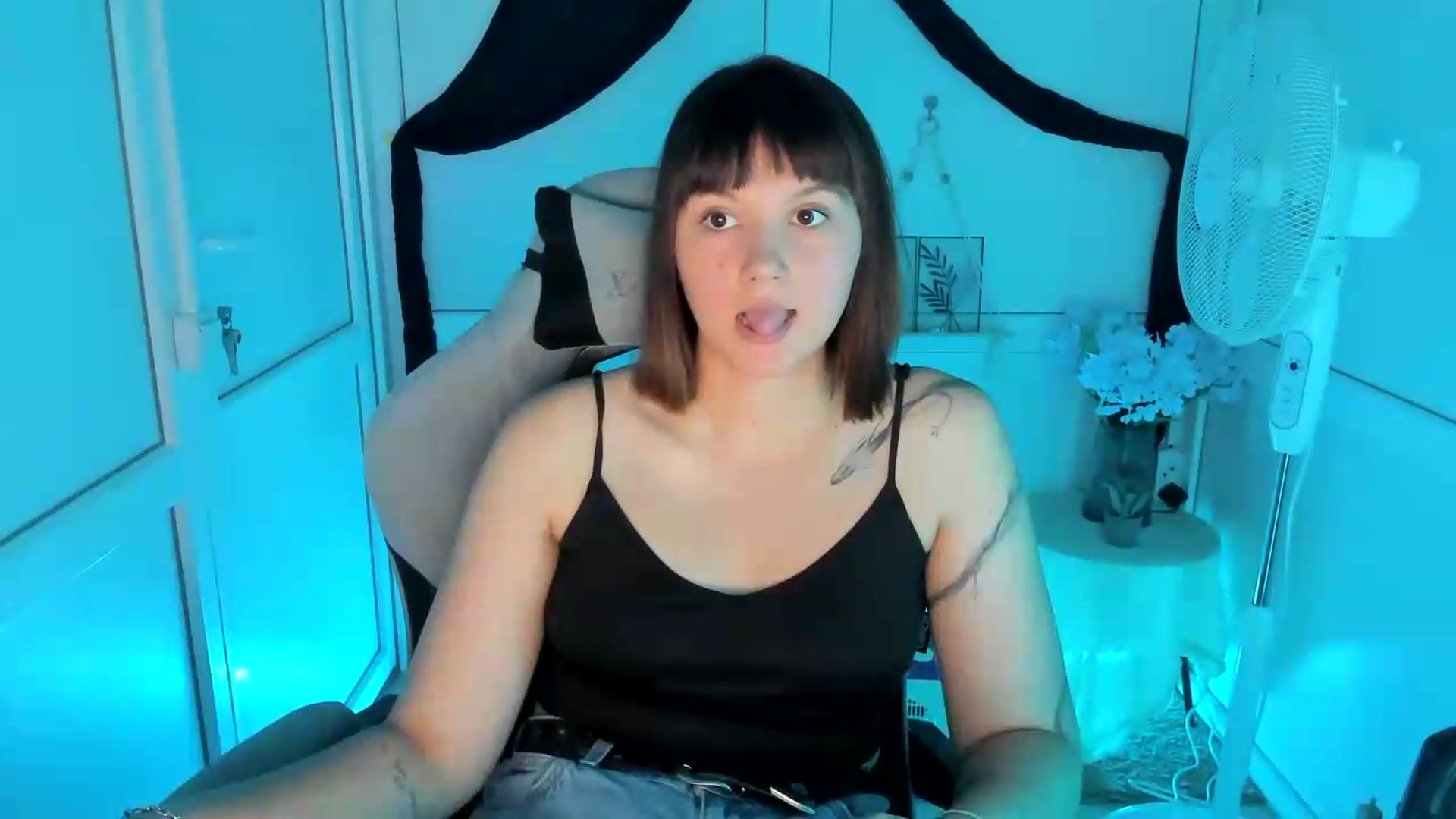 Gallery image thumbnail from Angel_Aura_'s myfreecams stream on, 09/13/2026, 09:59 image 10 of 20