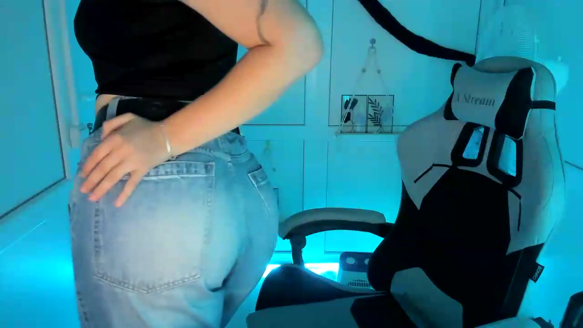 Gallery image thumbnail from Angel_Aura_'s myfreecams stream on, 09/13/2026, 09:59 image 14 of 20
