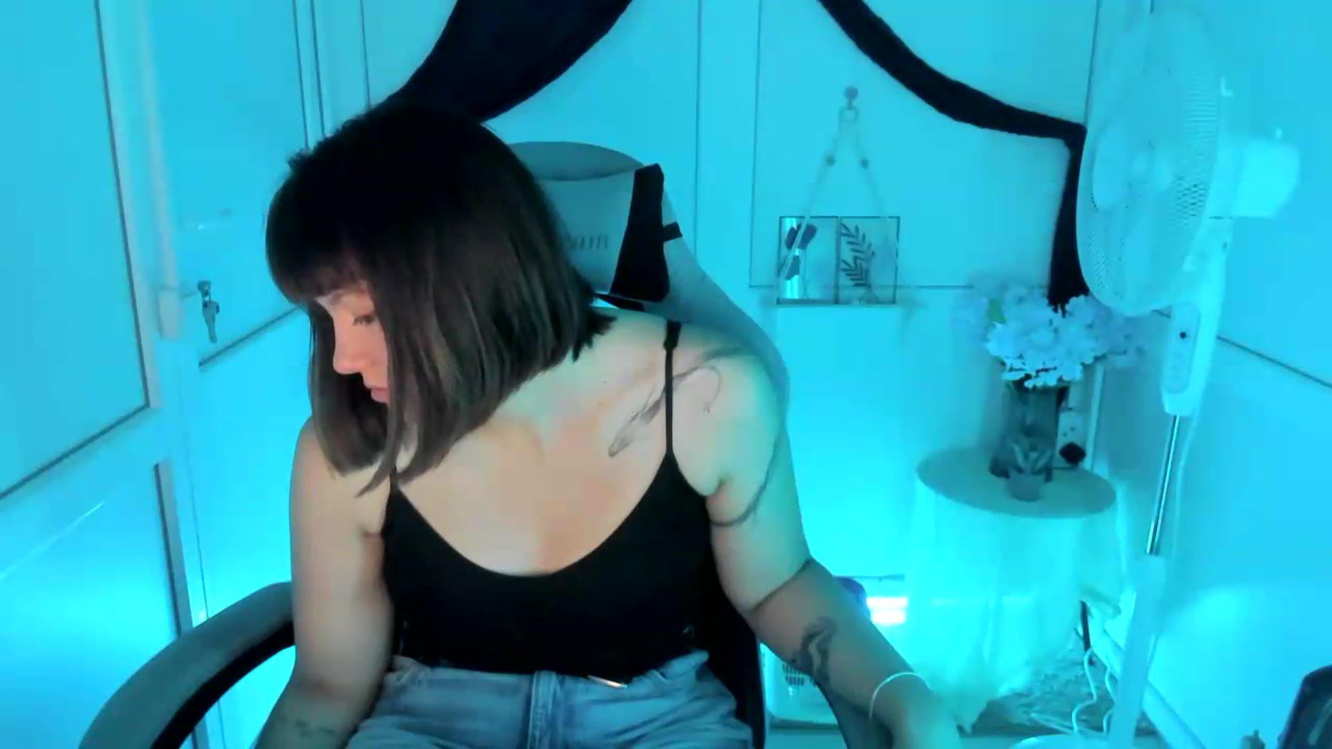 Gallery image thumbnail from Angel_Aura_'s myfreecams stream on, 09/13/2026, 09:59 image 6 of 20