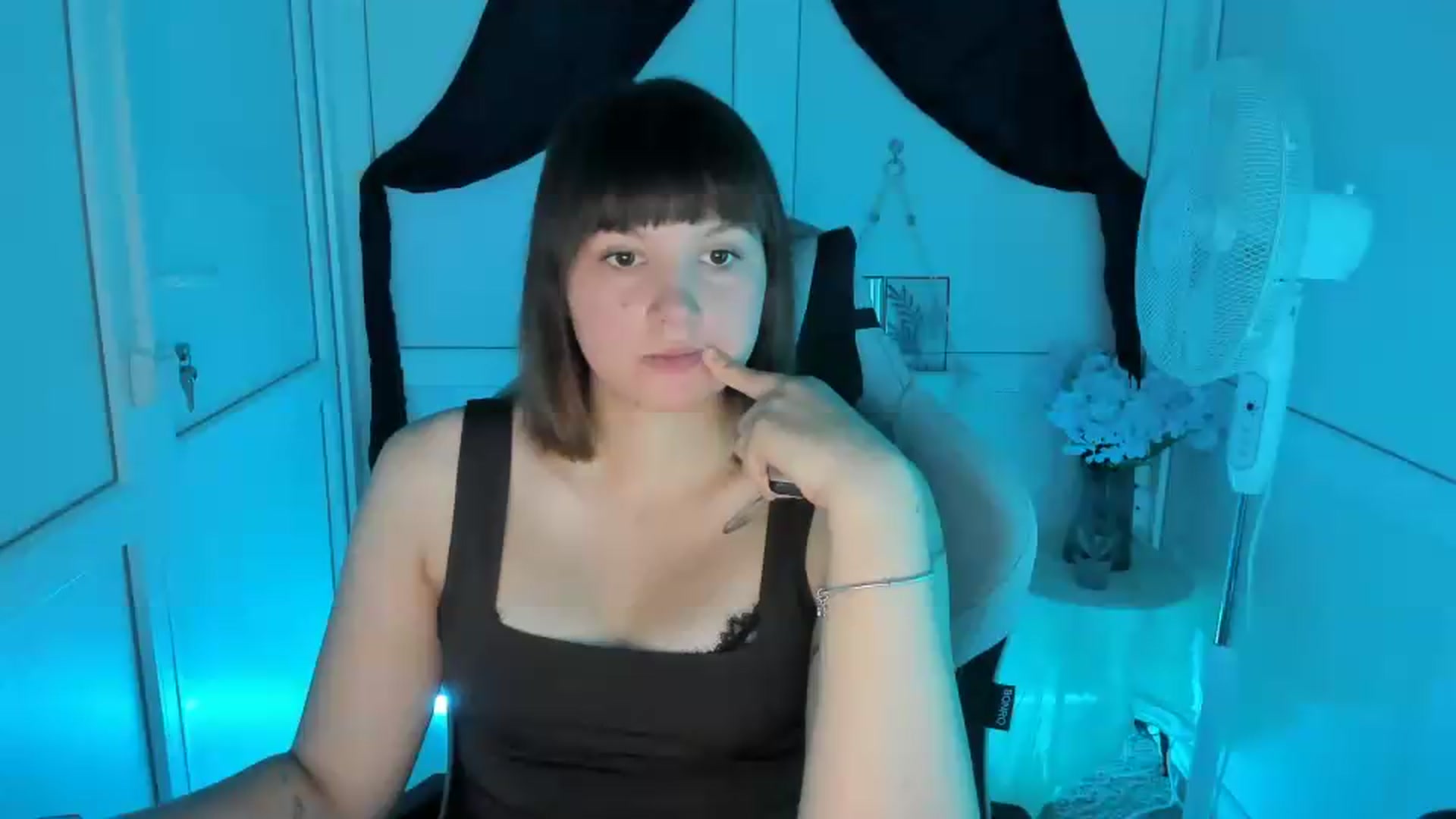 Gallery image thumbnail from Angel_Aura_'s myfreecams stream on, 09/14/2026, 10:22 image 1 of 20