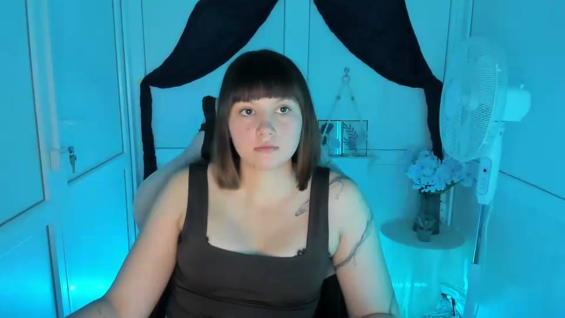 Gallery image thumbnail from Angel_Aura_'s myfreecams stream on, 09/14/2026, 10:22 image 15 of 20