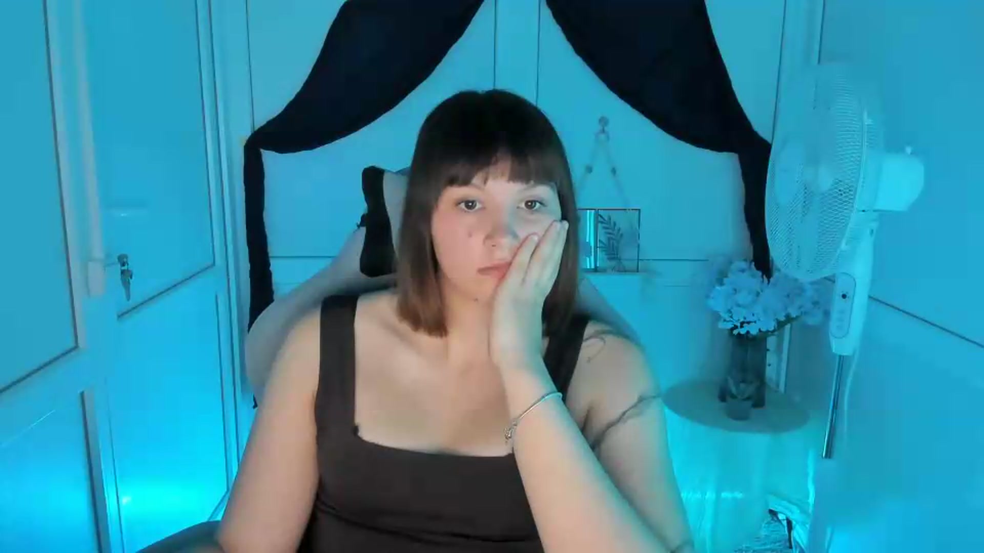 Gallery image thumbnail from Angel_Aura_'s myfreecams stream on, 09/14/2026, 10:22 image 16 of 20
