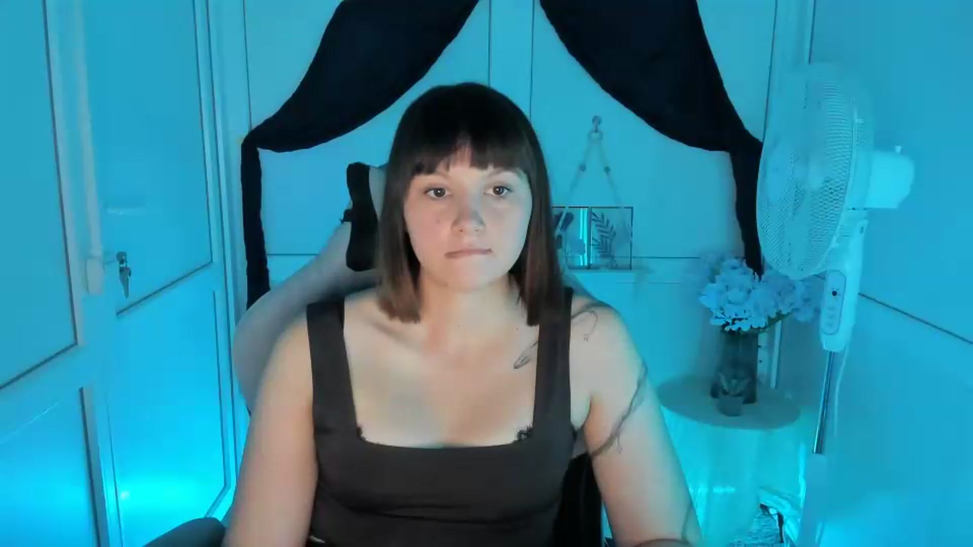 Gallery image thumbnail from Angel_Aura_'s myfreecams stream on, 09/14/2026, 10:22 image 17 of 20