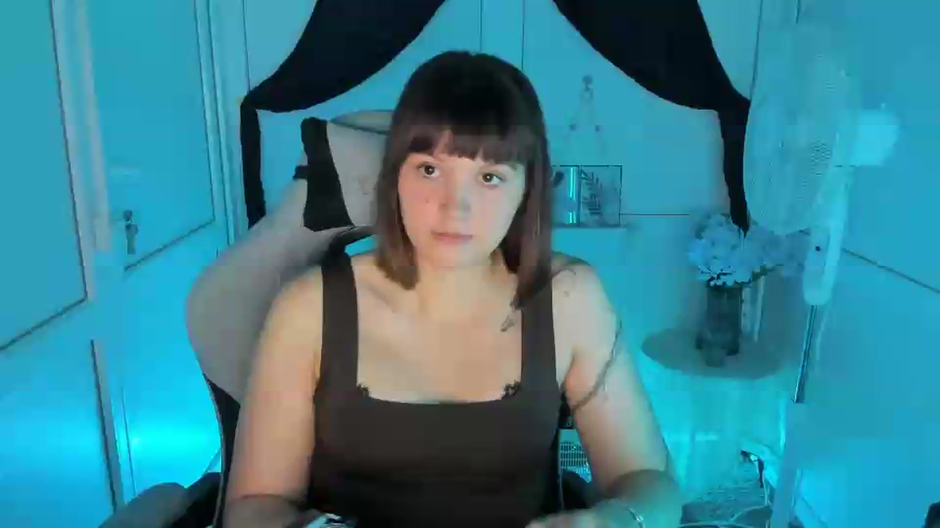 Gallery image thumbnail from Angel_Aura_'s myfreecams stream on, 09/14/2026, 11:38 image 11 of 20