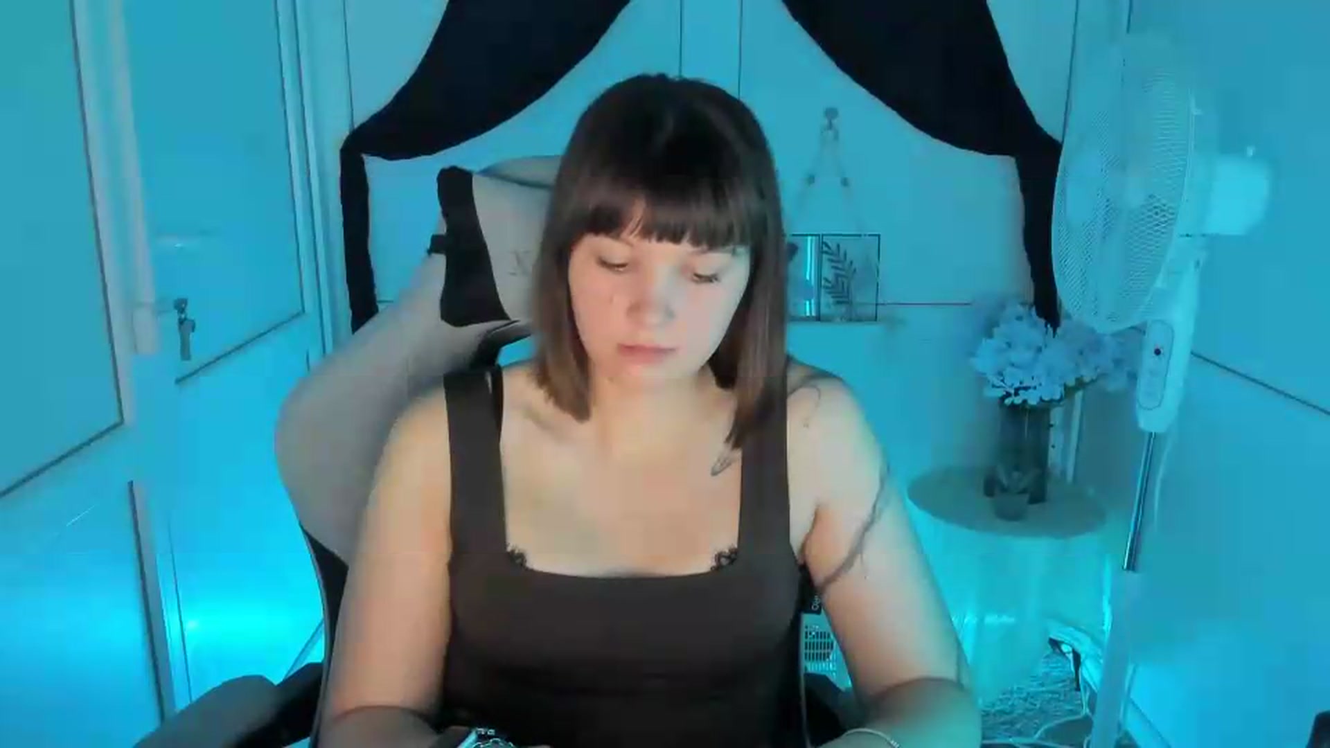 Gallery image thumbnail from Angel_Aura_'s myfreecams stream on, 09/14/2026, 11:38 image 14 of 20