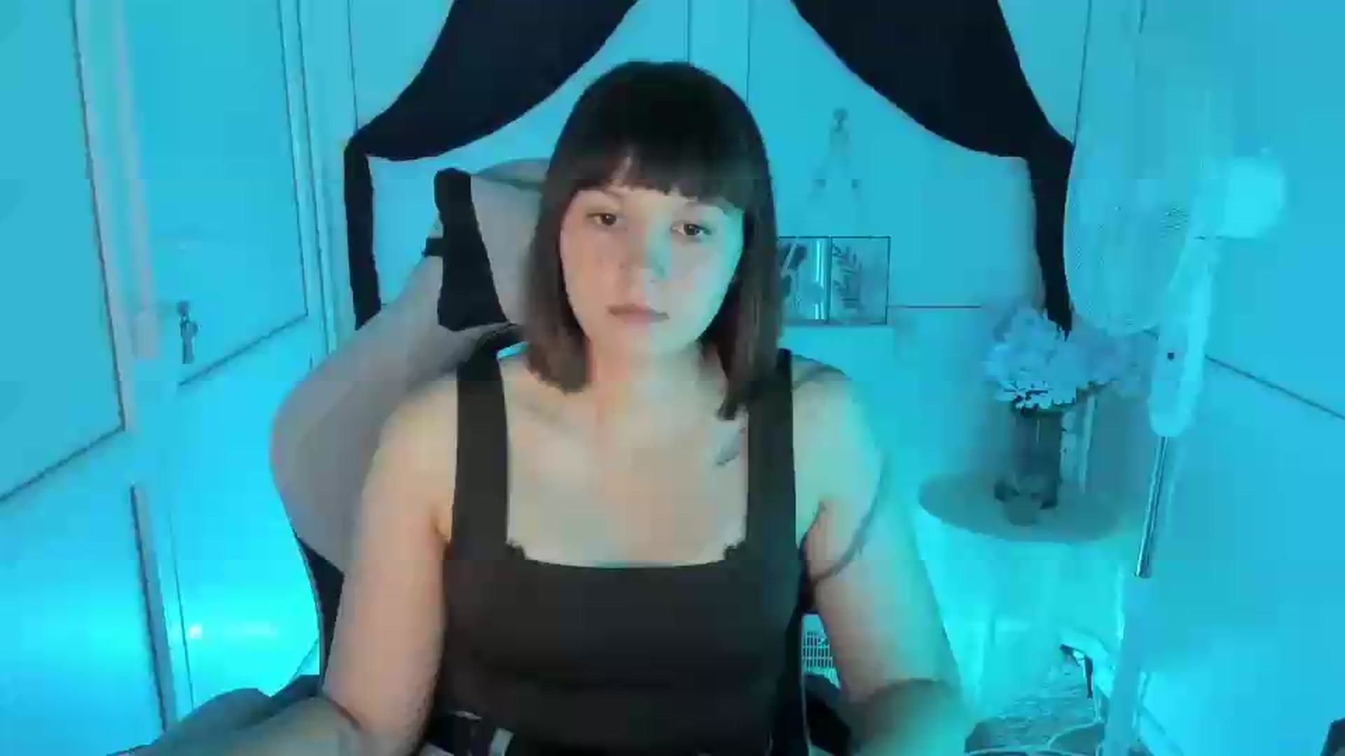 Gallery image thumbnail from Angel_Aura_'s myfreecams stream on, 09/14/2026, 11:38 image 4 of 20