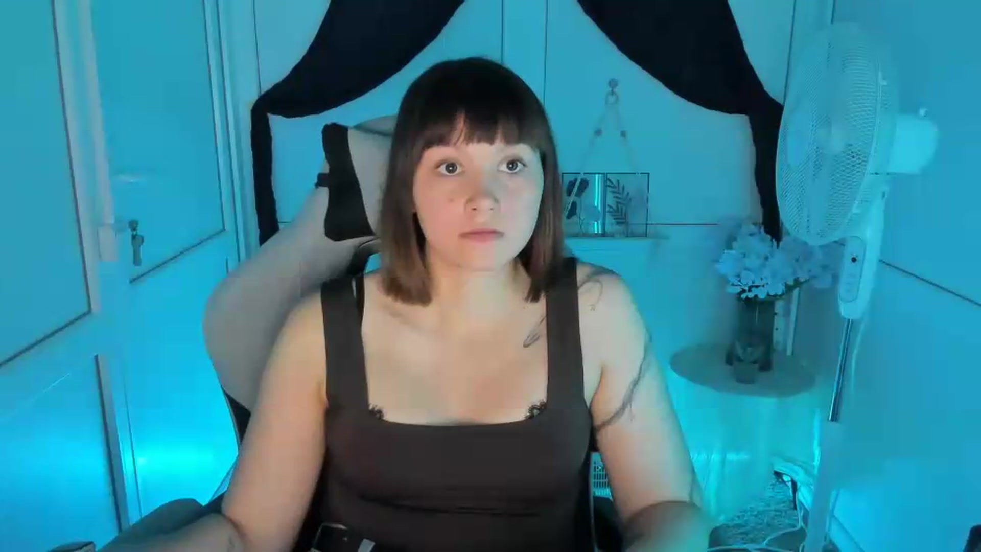 Gallery image thumbnail from Angel_Aura_'s myfreecams stream on, 09/14/2026, 11:38 image 15 of 20