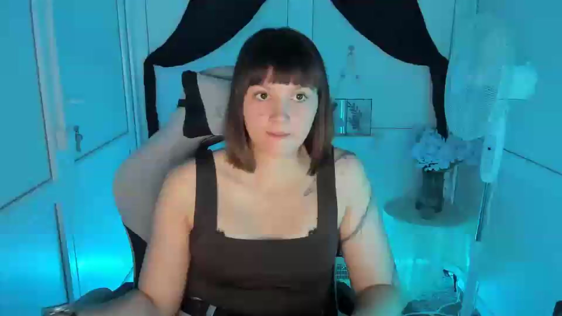Gallery image thumbnail from Angel_Aura_'s myfreecams stream on, 09/14/2026, 11:38 image 7 of 20