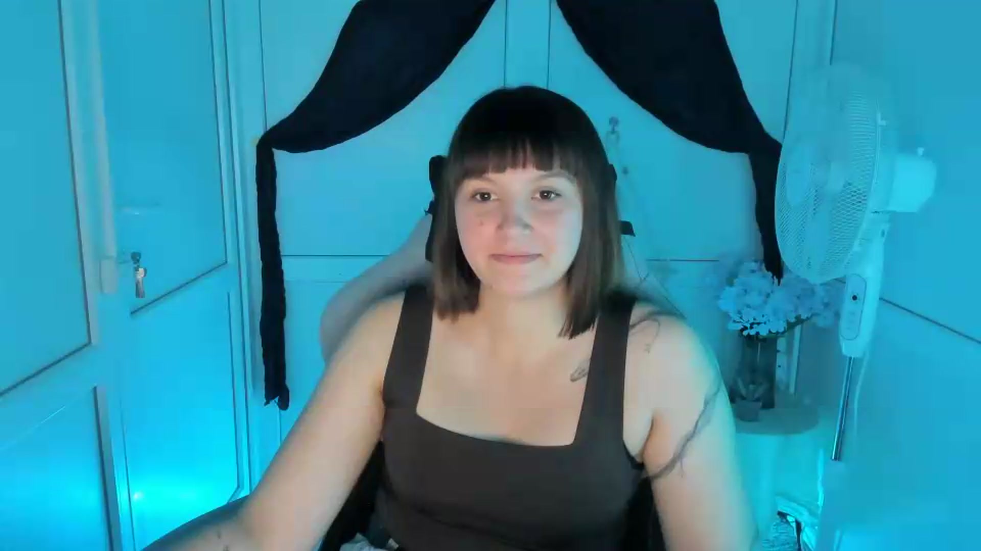 Gallery image thumbnail from Angel_Aura_'s myfreecams stream on, 09/14/2026, 16:03 image 16 of 20