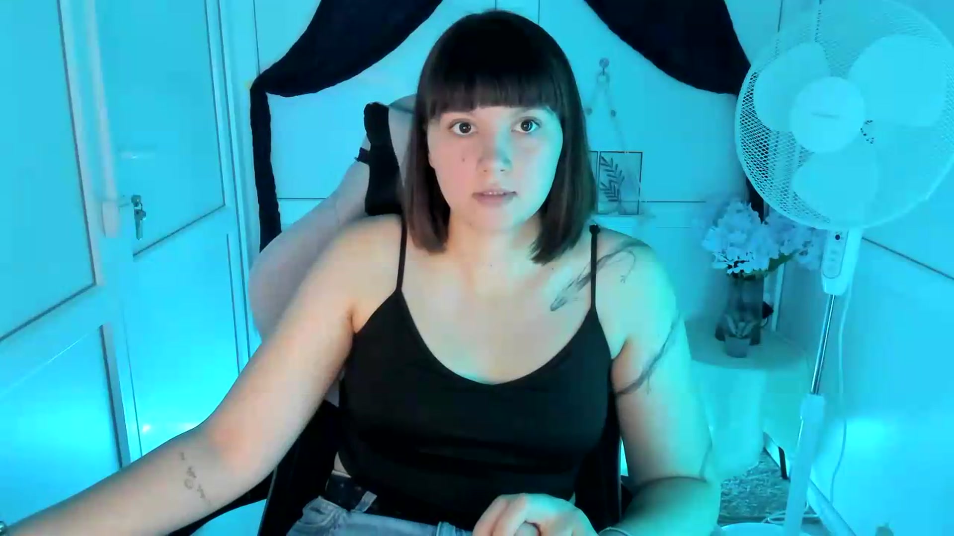 Gallery image thumbnail from Angel_Aura_'s myfreecams stream on, 09/15/2026, 08:11 image 16 of 20