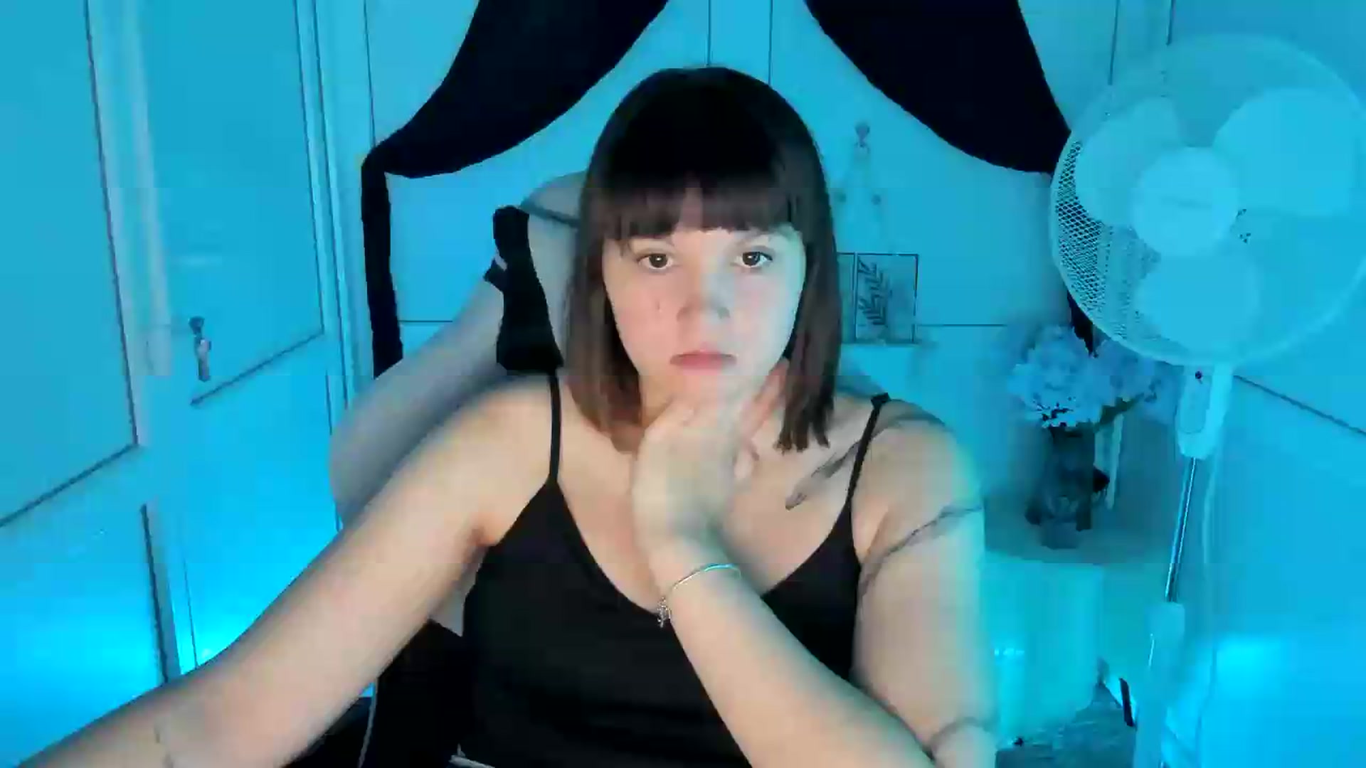 Gallery image thumbnail from Angel_Aura_'s myfreecams stream on, 09/15/2026, 09:32 image 9 of 20