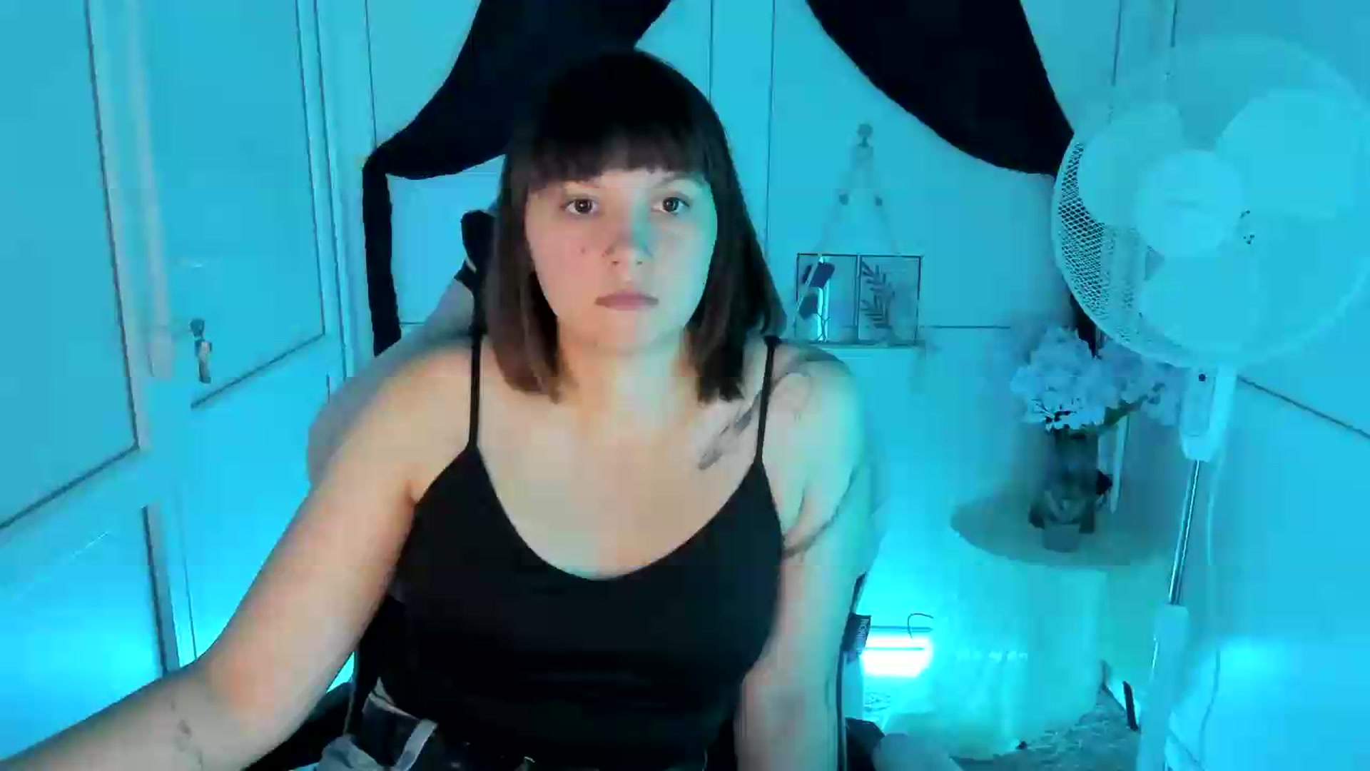 Gallery image thumbnail from Angel_Aura_'s myfreecams stream on, 09/15/2026, 09:32 image 1 of 20