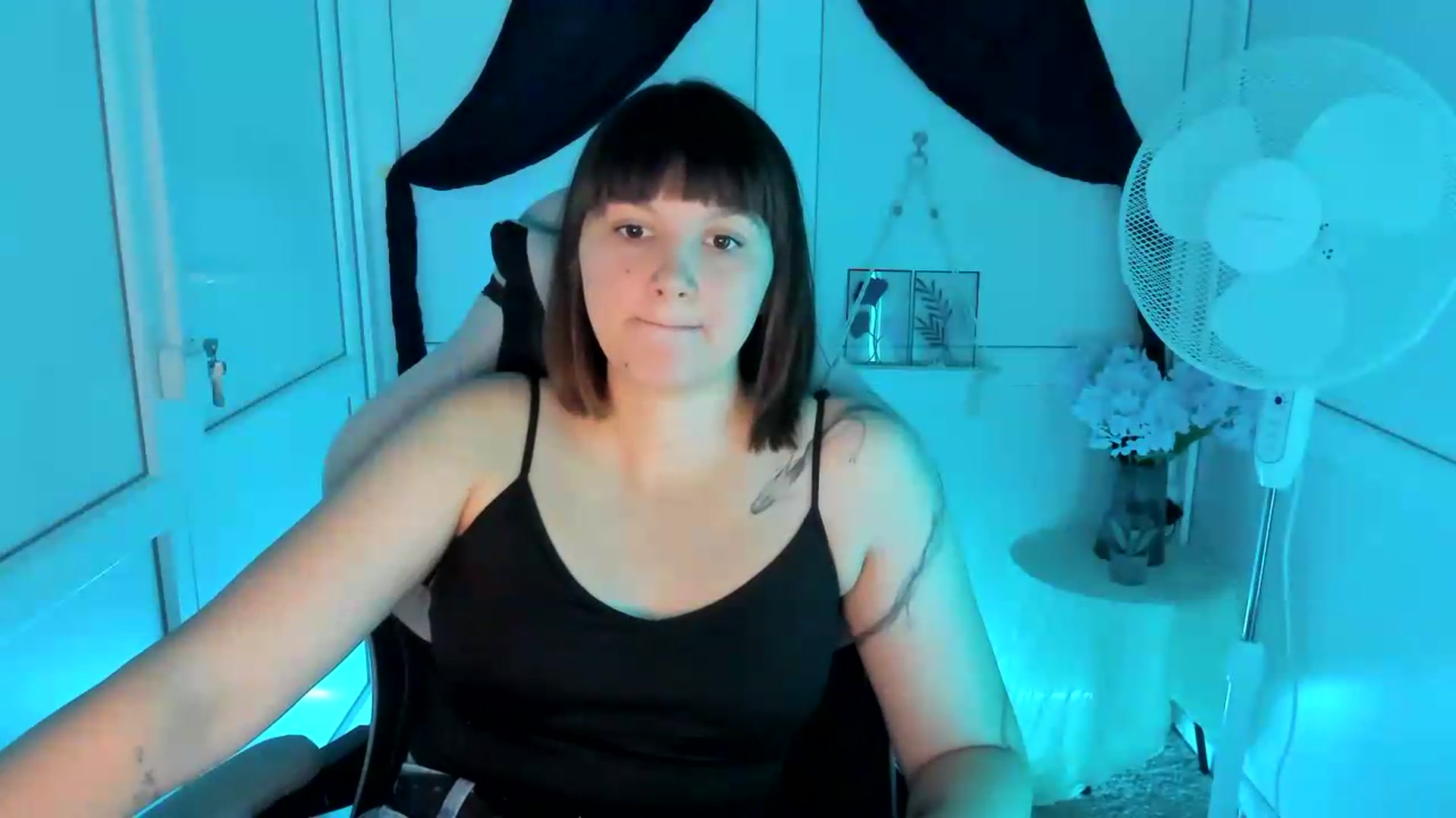 Gallery image thumbnail from Angel_Aura_'s myfreecams stream on, 09/15/2026, 09:32 image 4 of 20