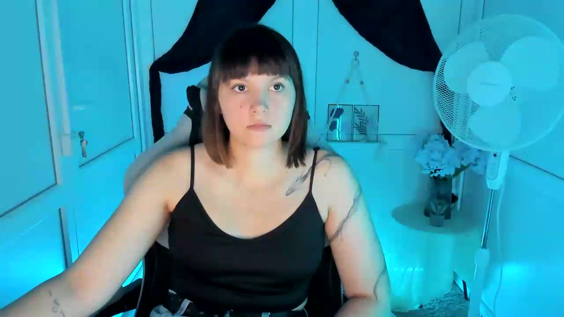 Gallery image thumbnail from Angel_Aura_'s myfreecams stream on, 09/15/2026, 09:32 image 7 of 20