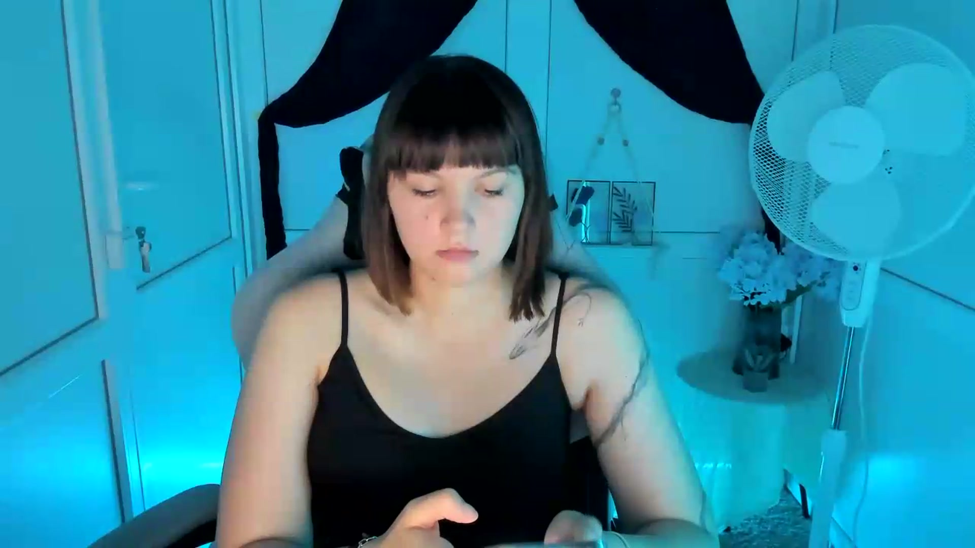 Gallery image thumbnail from Angel_Aura_'s myfreecams stream on, 09/15/2026, 09:32 image 6 of 20
